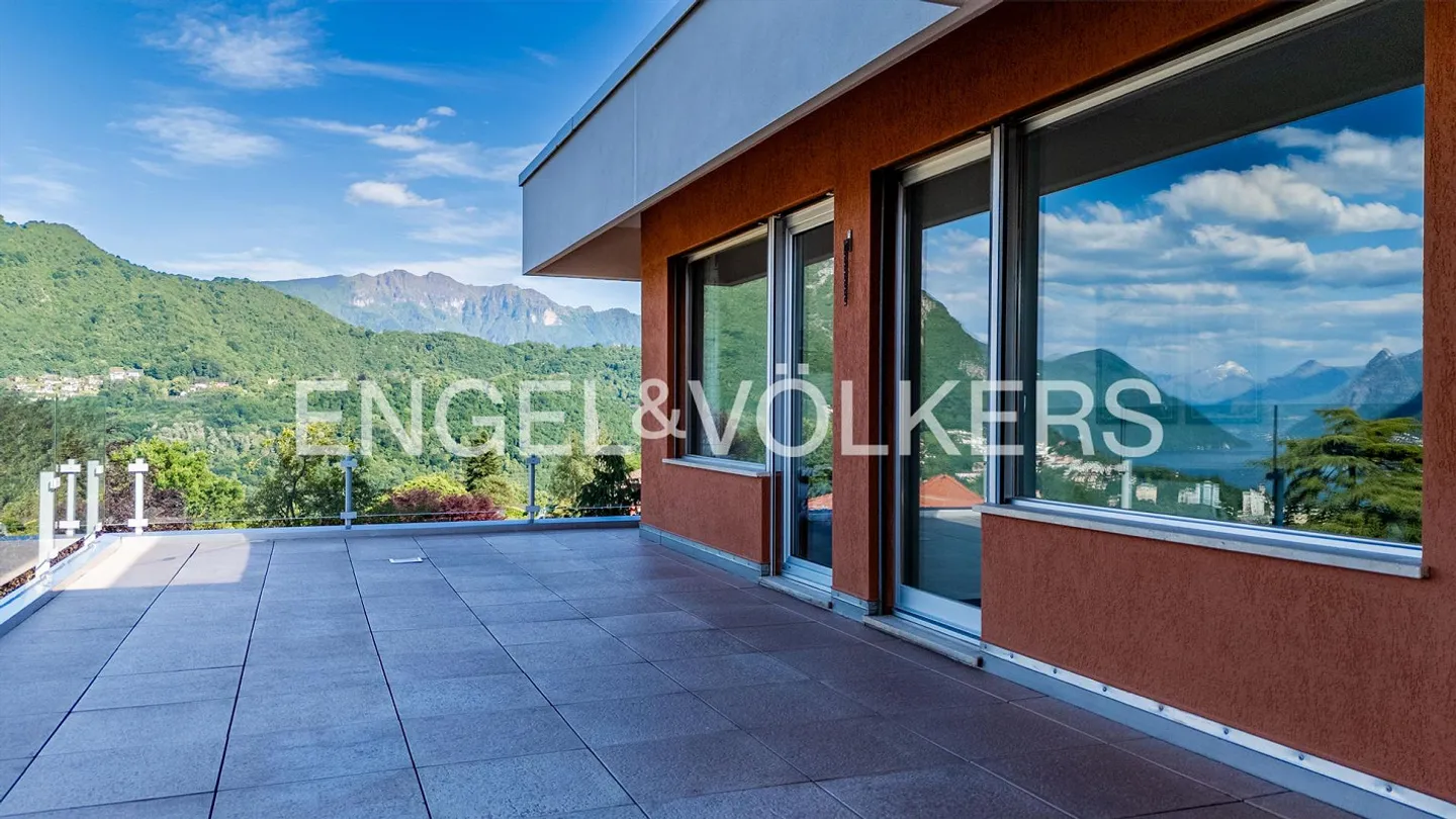 Oasis of Tranquility with Terrace and Lake View in Montagnola - Photo 12 of 13