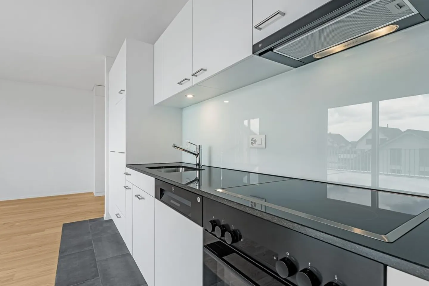 Appartement moderne de 2,5 pièces dans le nouveau bâtiment à Abtwil, AG - Photo 2 sur 7