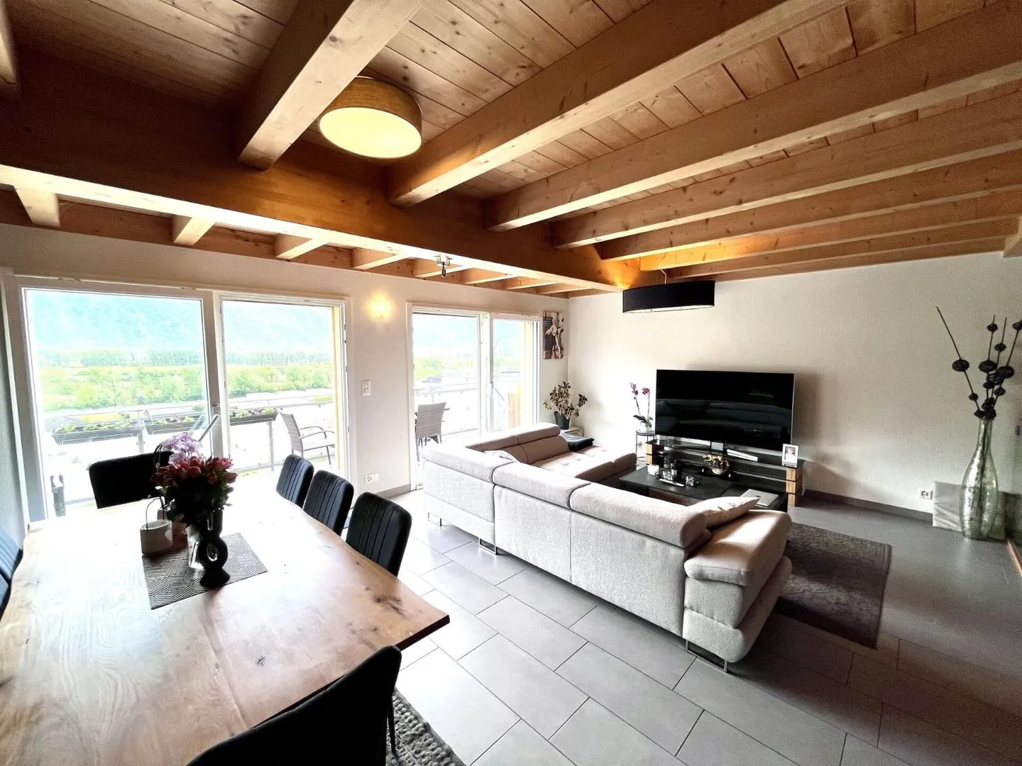 Bella casa di 5,5 stanze con vista mozzafiato a Fully - Foto 2 di 11