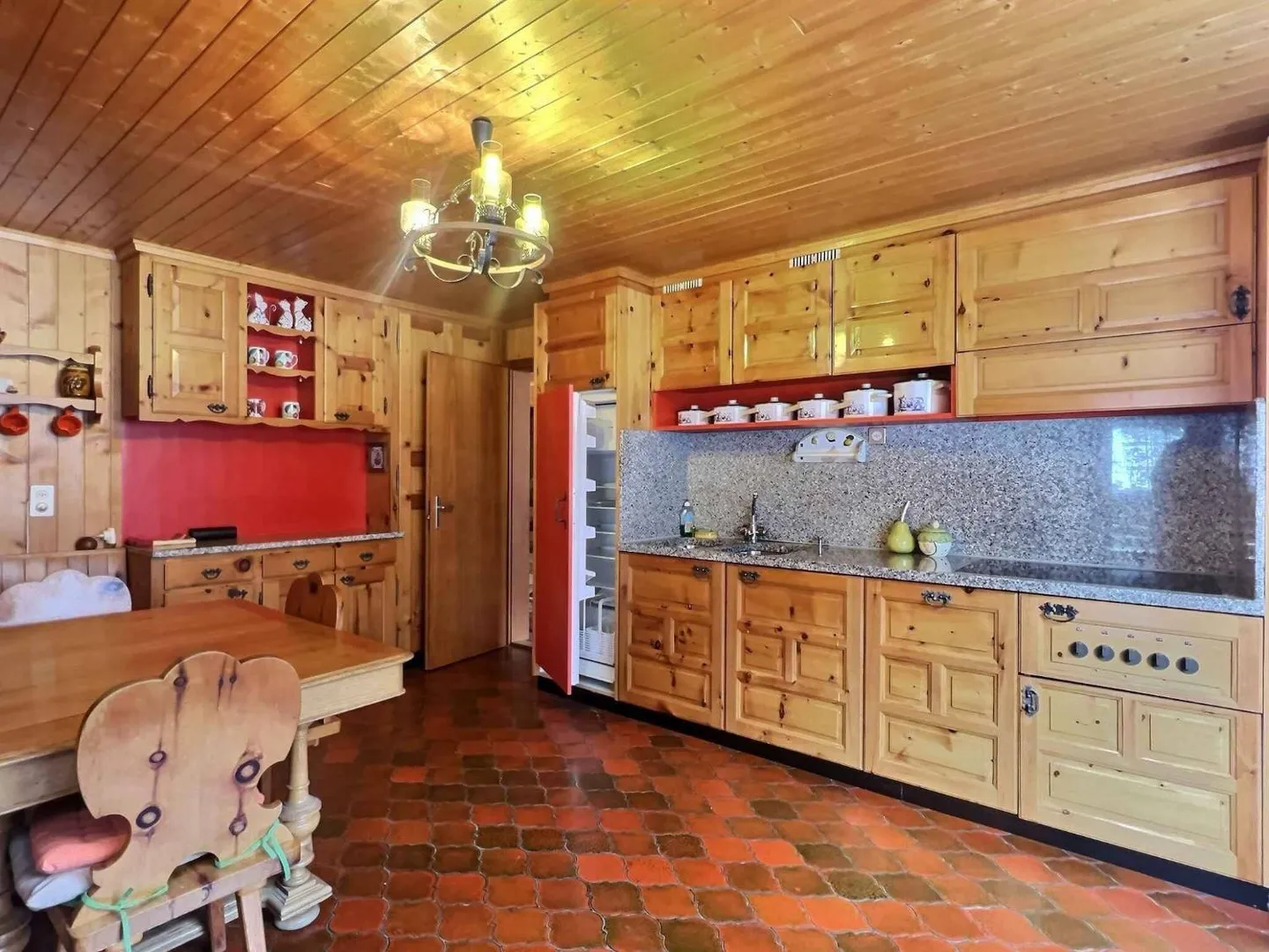 Grande chalet, ideale per una famiglia - Terreno di 5'044 m2 - Foto 6 di 13