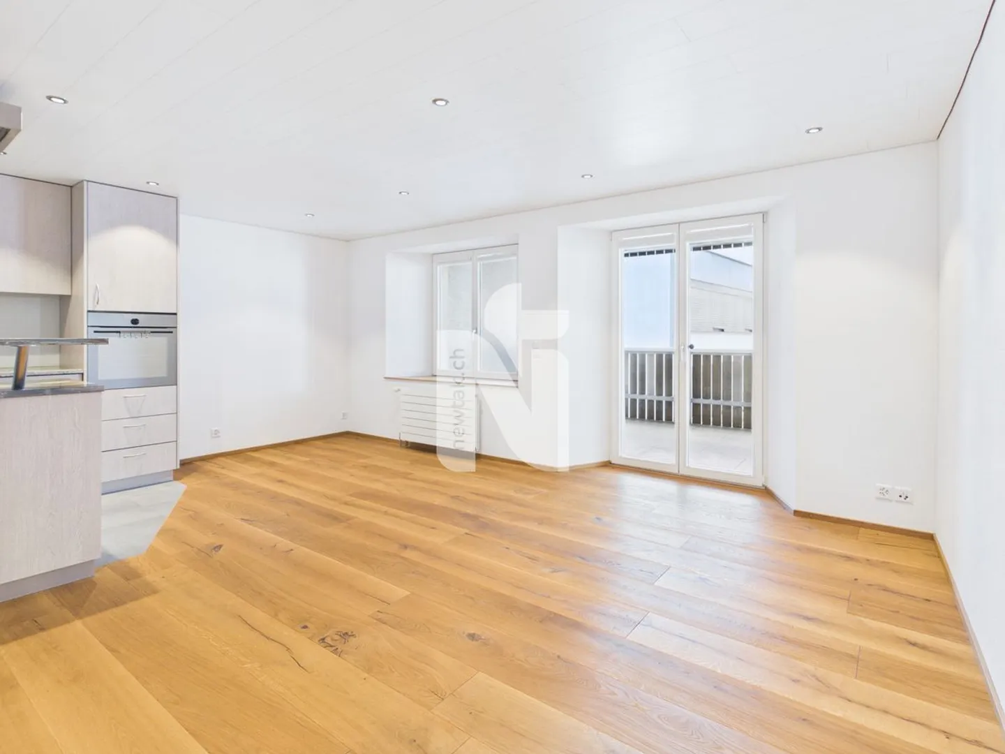 Appartamento 2.5 camere ristrutturato con amore, dal fascino rustico e balcone in posizione centrale a Liestal - Foto 1 di 12