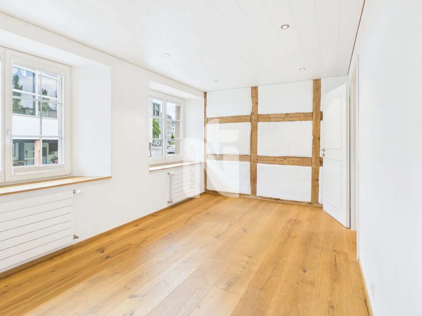 Appartamento 2.5 camere ristrutturato con amore, dal fascino rustico e balcone in posizione centrale a Liestal - Foto 6 di 12