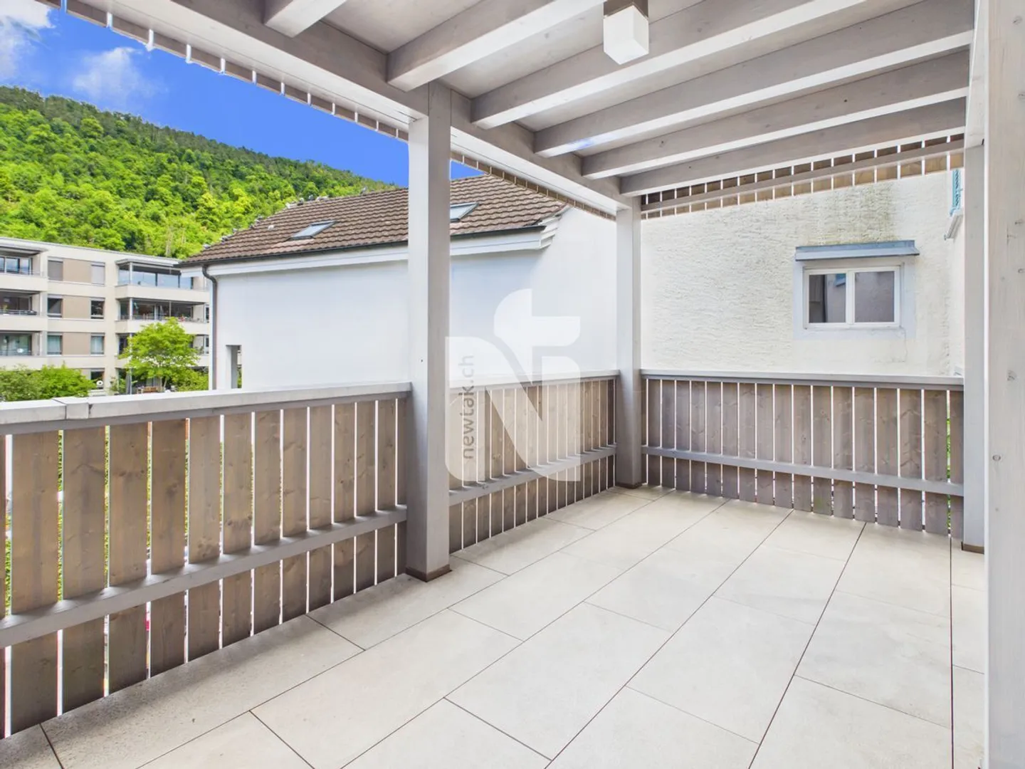 Appartamento 2.5 camere ristrutturato con amore, dal fascino rustico e balcone in posizione centrale a Liestal - Foto 11 di 12