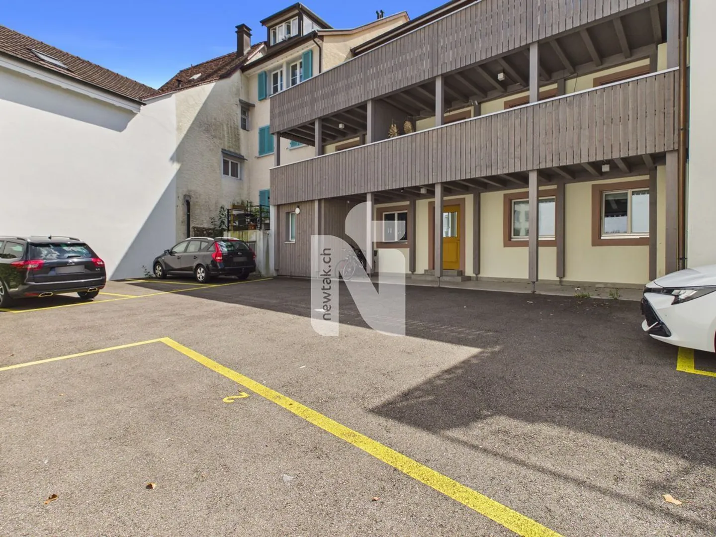 Appartamento 2.5 camere ristrutturato con amore, dal fascino rustico e balcone in posizione centrale a Liestal - Foto 12 di 12