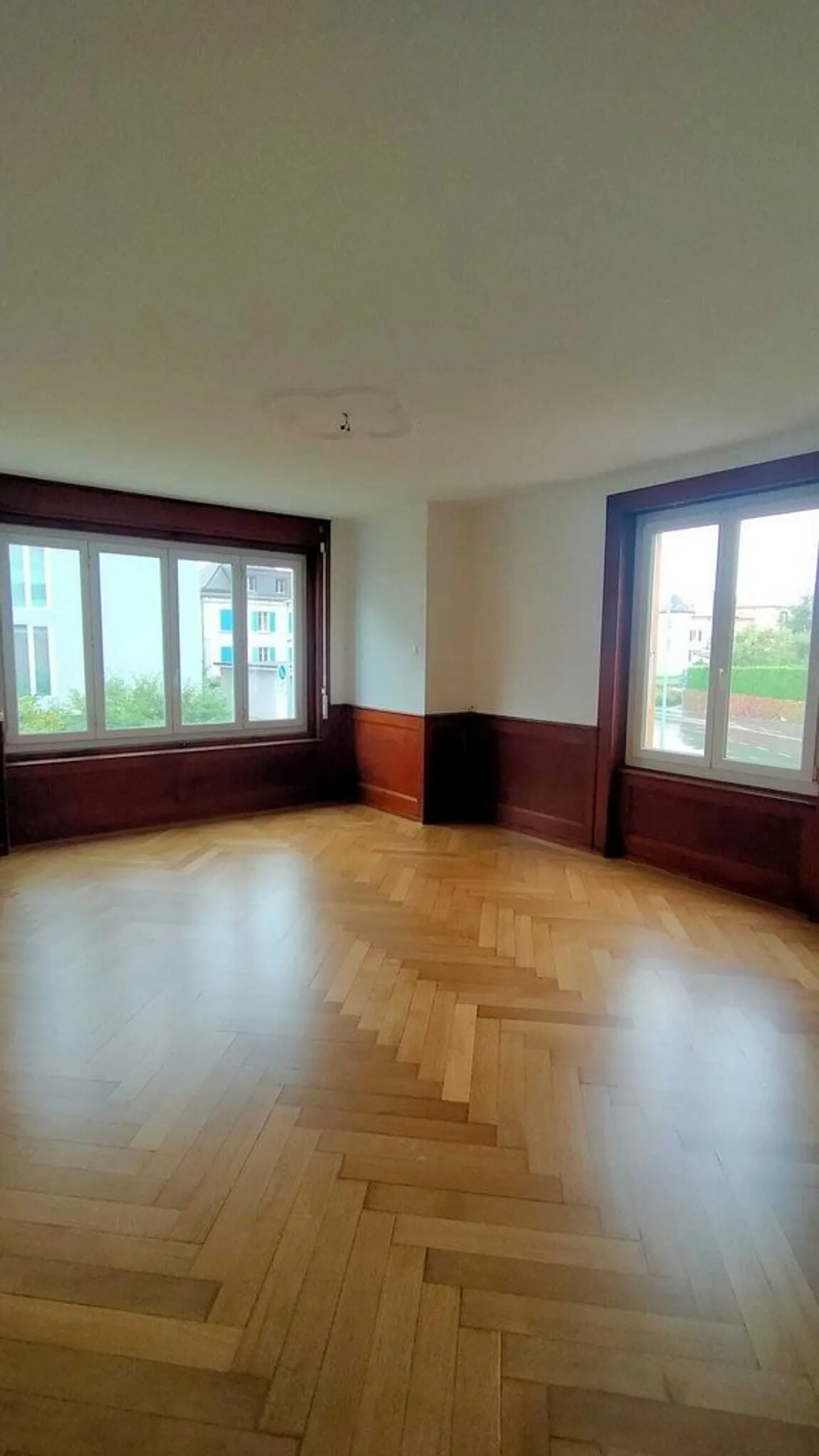 BEAUTIFUL BRIGHT APARTMENT PARTIALLY RENOVATED - Photo 2 of 6