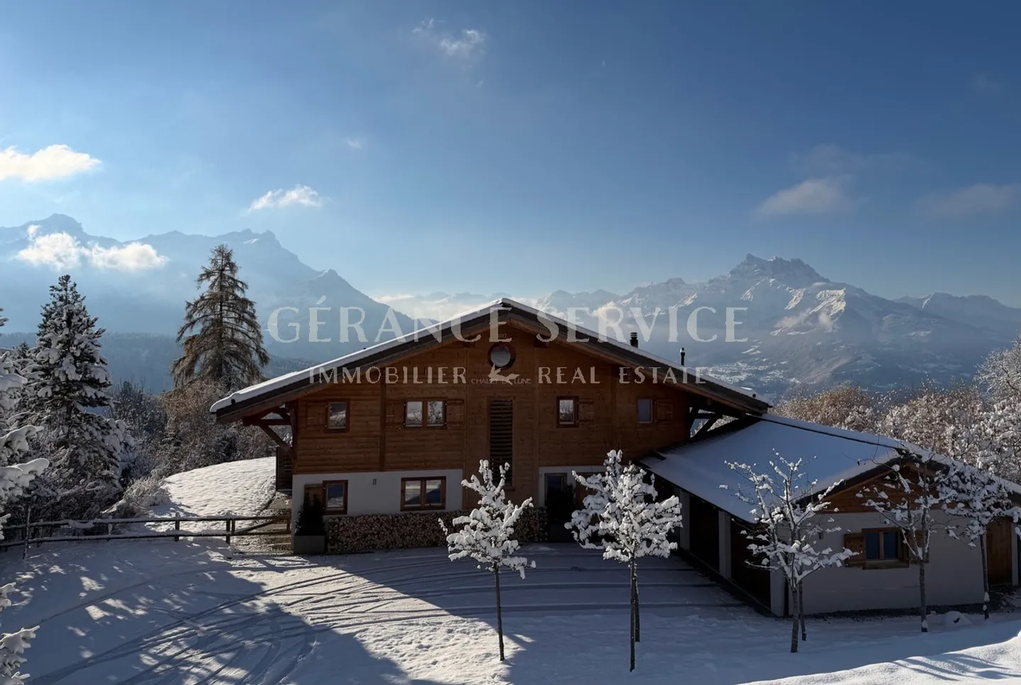 Chalet Charmant en Emplacement Ensoleillé - Photo 1 sur 13