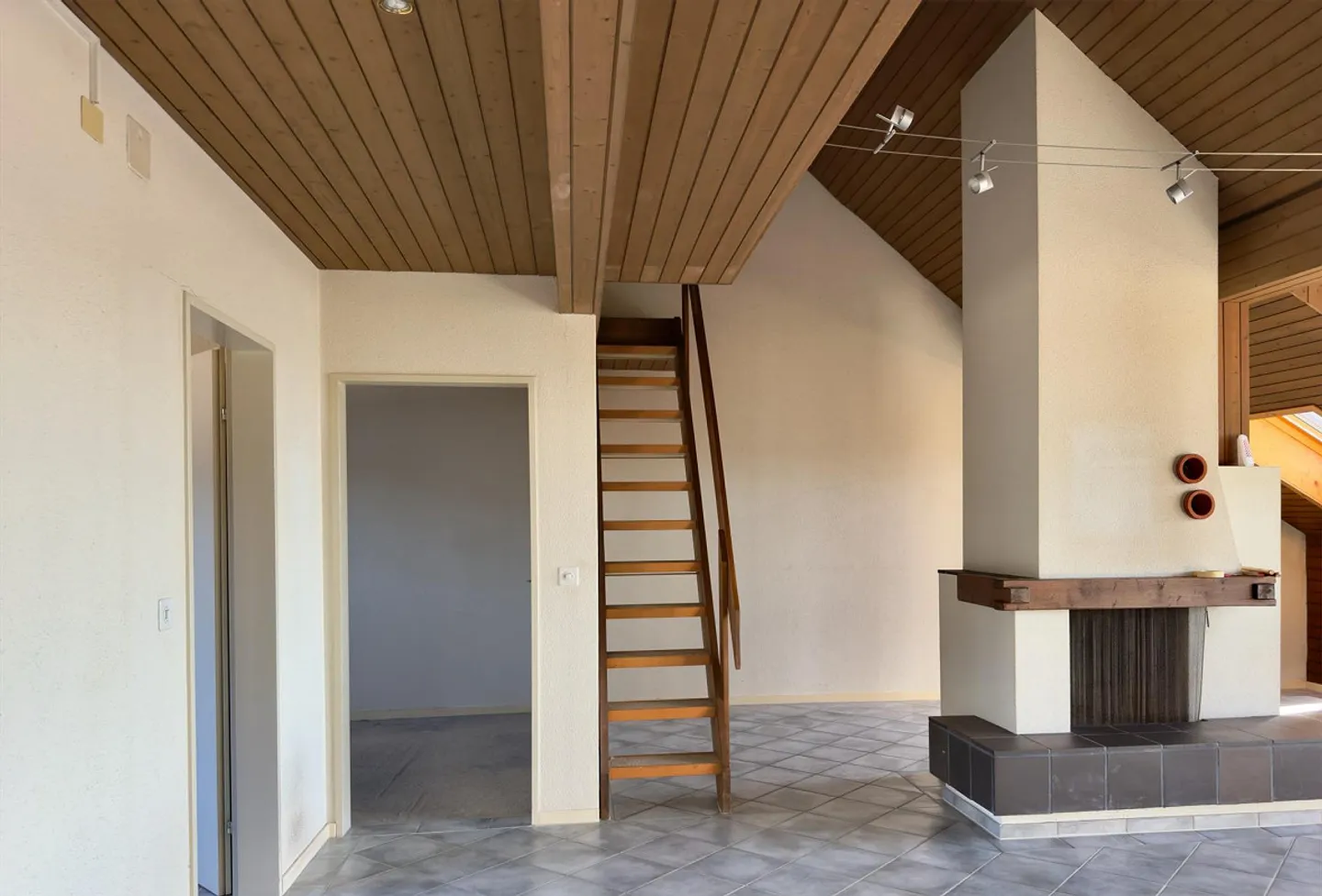 Beautiful 3½-room attic apartment with gallery and parking space - Photo 2 of 6