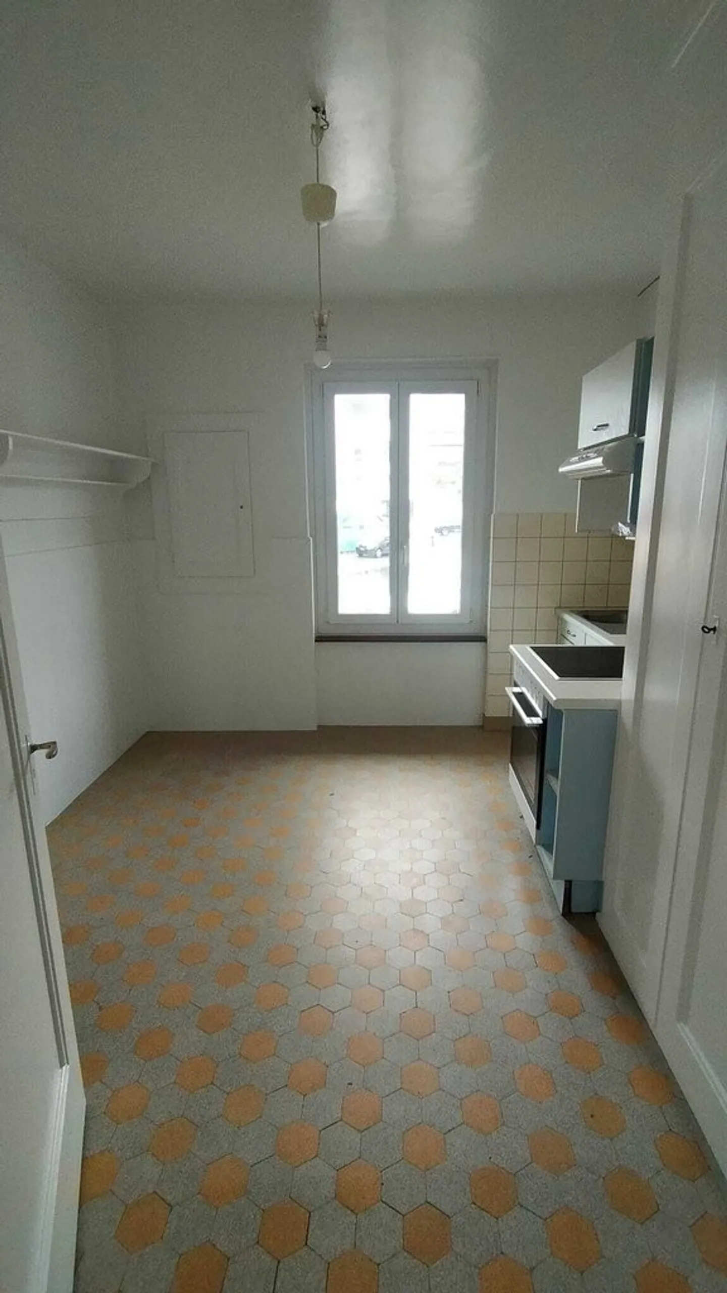 BEAUTIFUL BRIGHT APARTMENT PARTIALLY RENOVATED - Photo 5 of 6