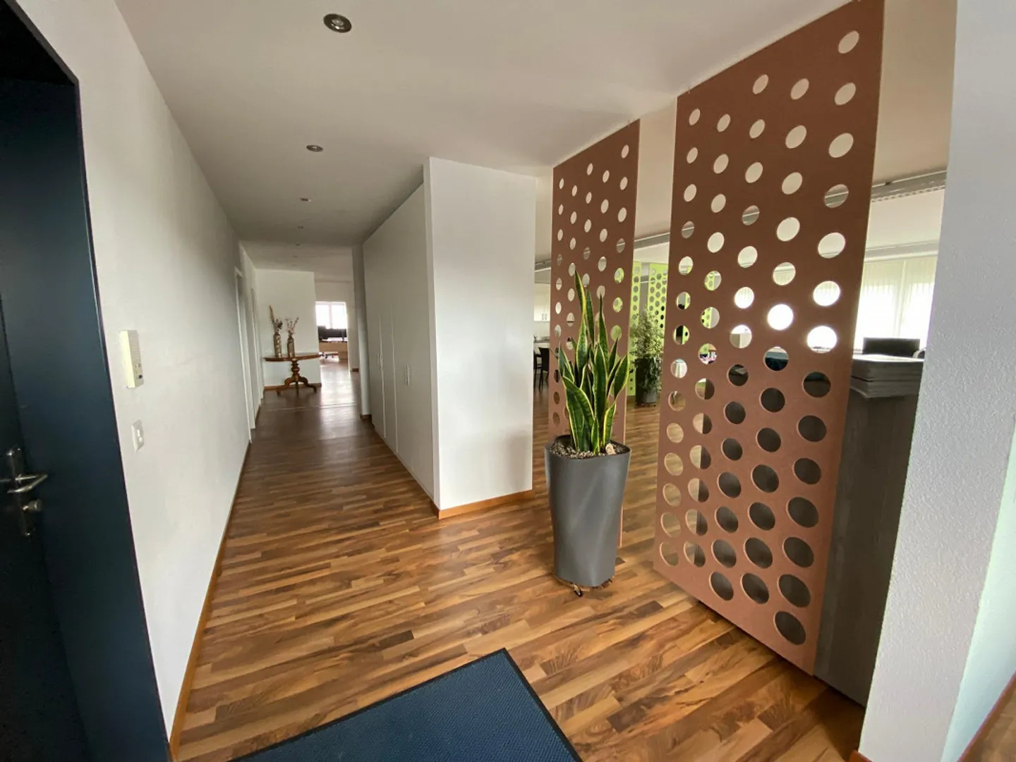 Grosszügige Gewerbefläche mit Balkon - Foto 2 von 12