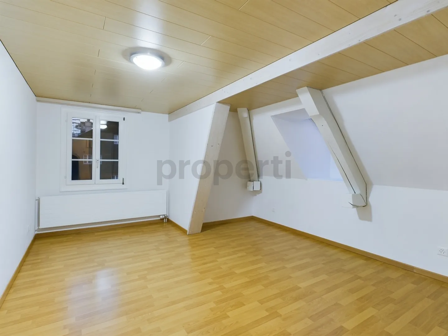 Charming furnished and centrally located 3.5-room attic apartment in Wassen - Photo 2 of 7