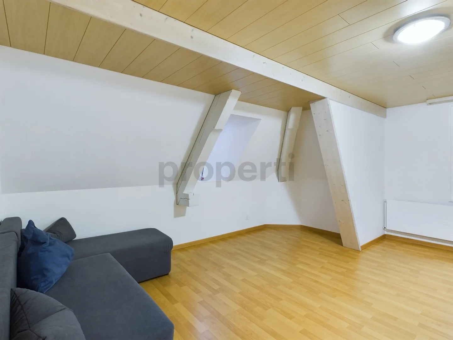 Charming furnished and centrally located 3.5-room attic apartment in Wassen - Photo 4 of 7