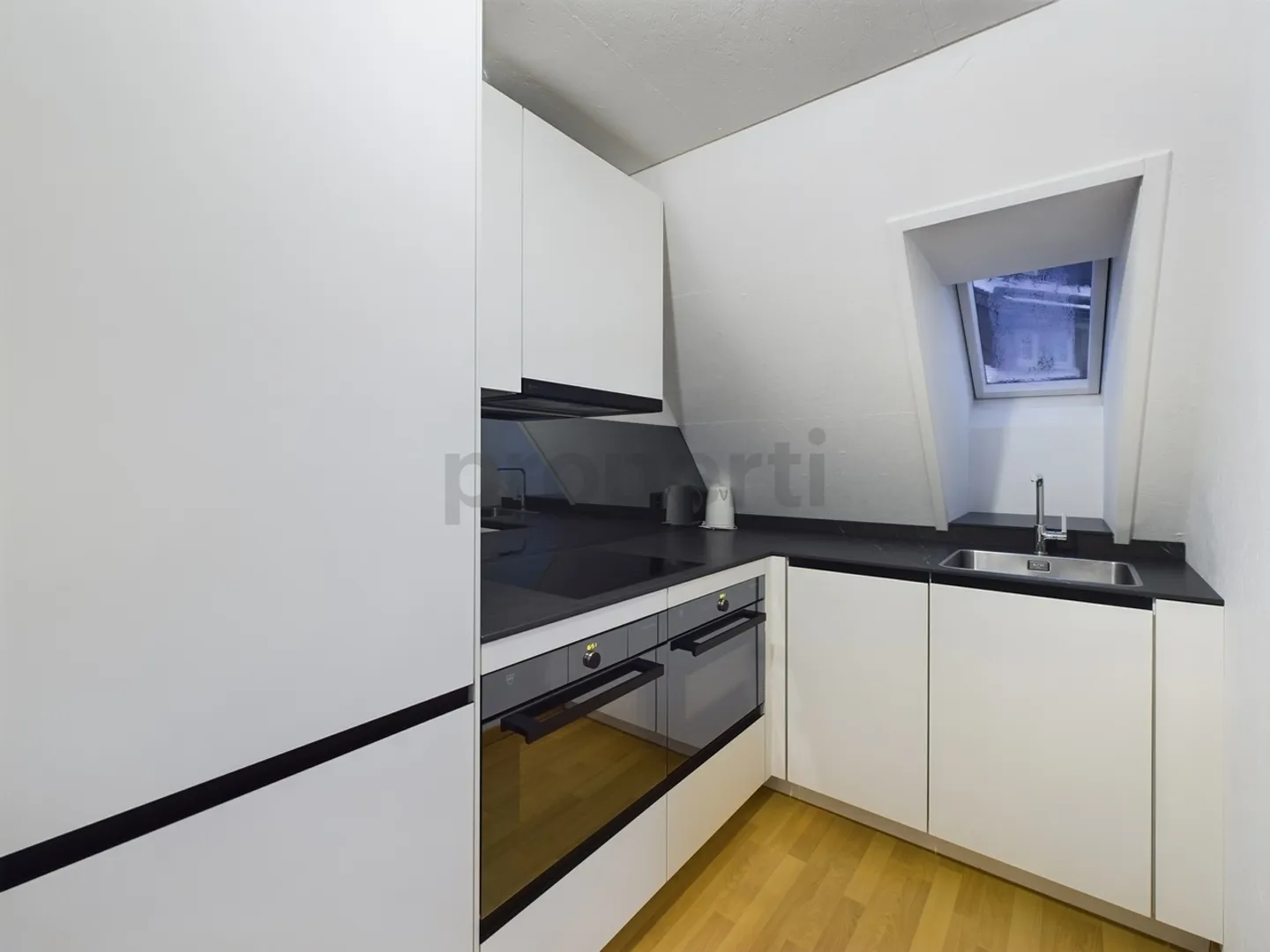 Charming furnished and centrally located 3.5-room attic apartment in Wassen - Photo 5 of 7