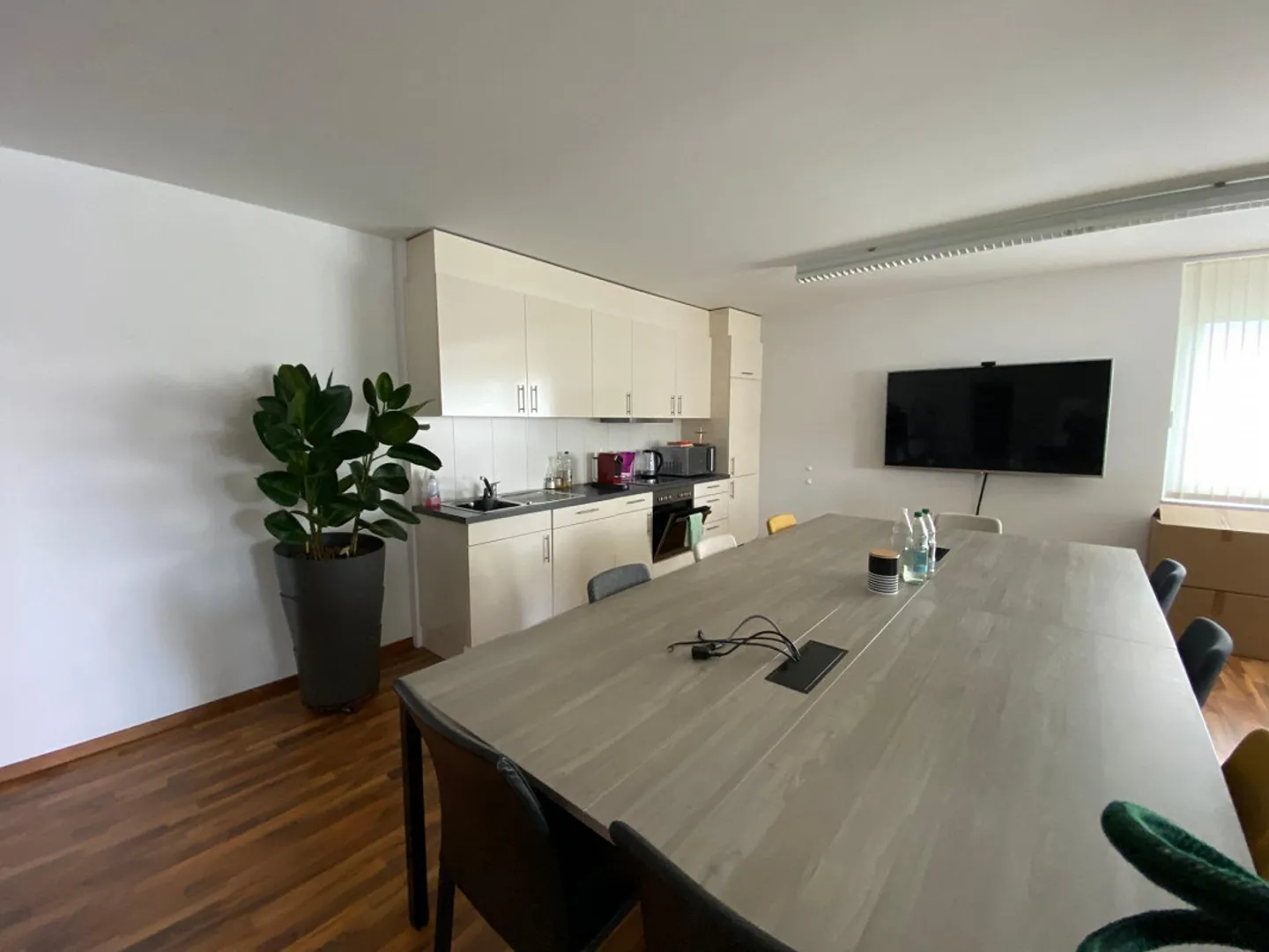 Grosszügige Gewerbefläche mit Balkon - Foto 9 von 12