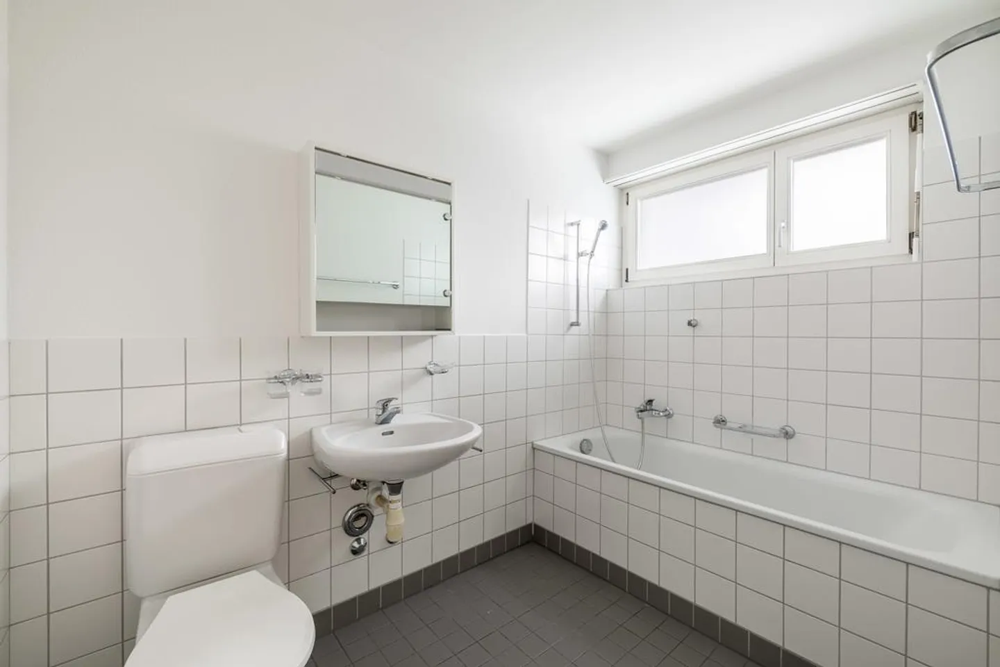 Charmante appartement de 3,5 pièces au rez-de-chaussée avec une grande terrasse - Photo 6 sur 8