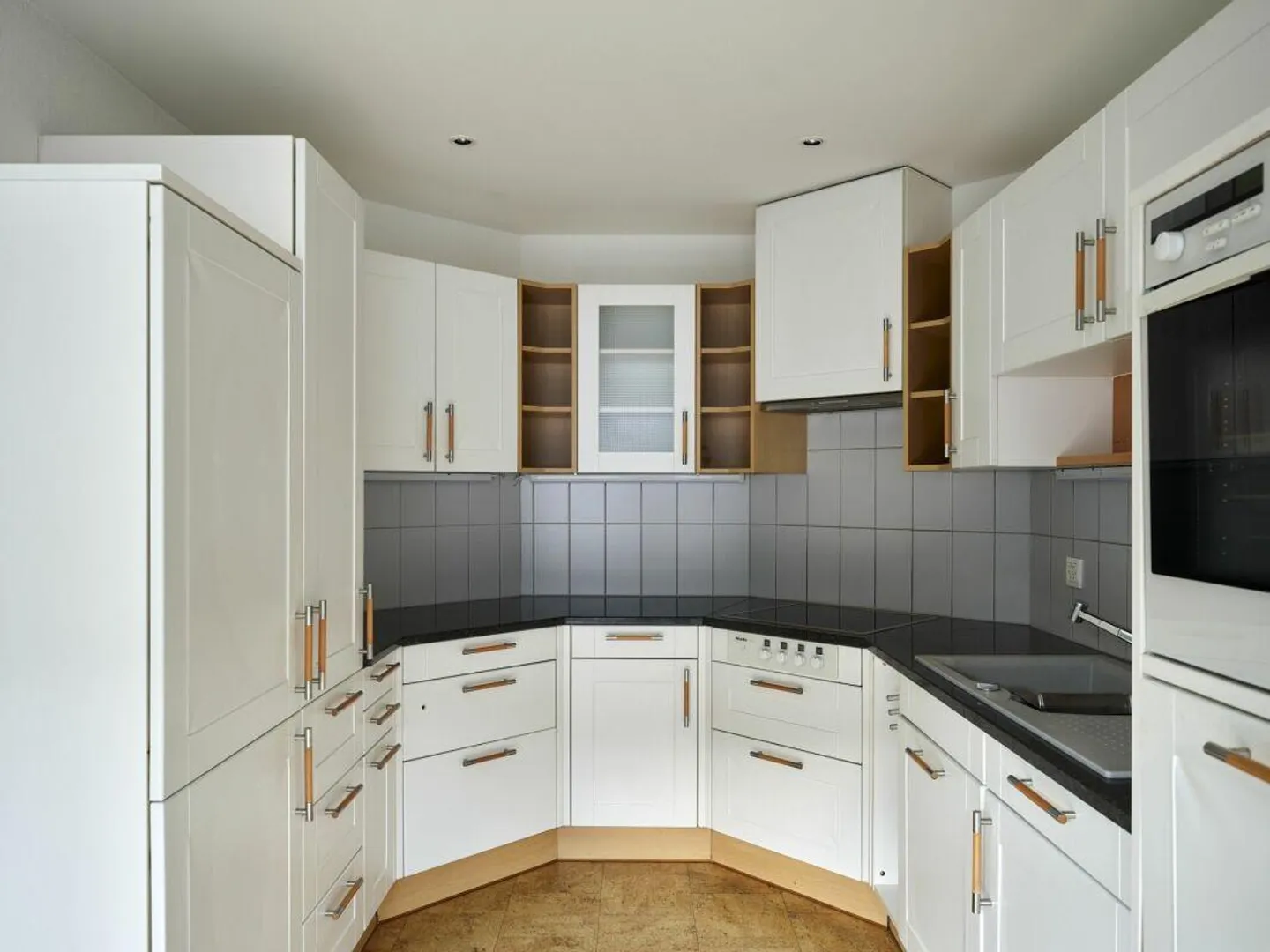 Vita cittadina nel popolare quartiere di Tribschen - Foto 4 di 12