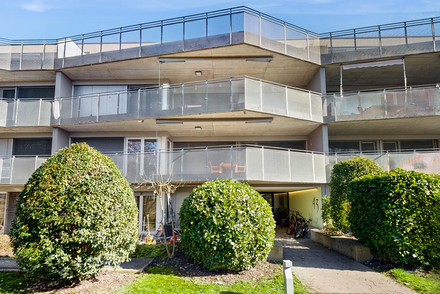 Beautiful penthouse apartment with a view of greenery - Photo 1 of 10