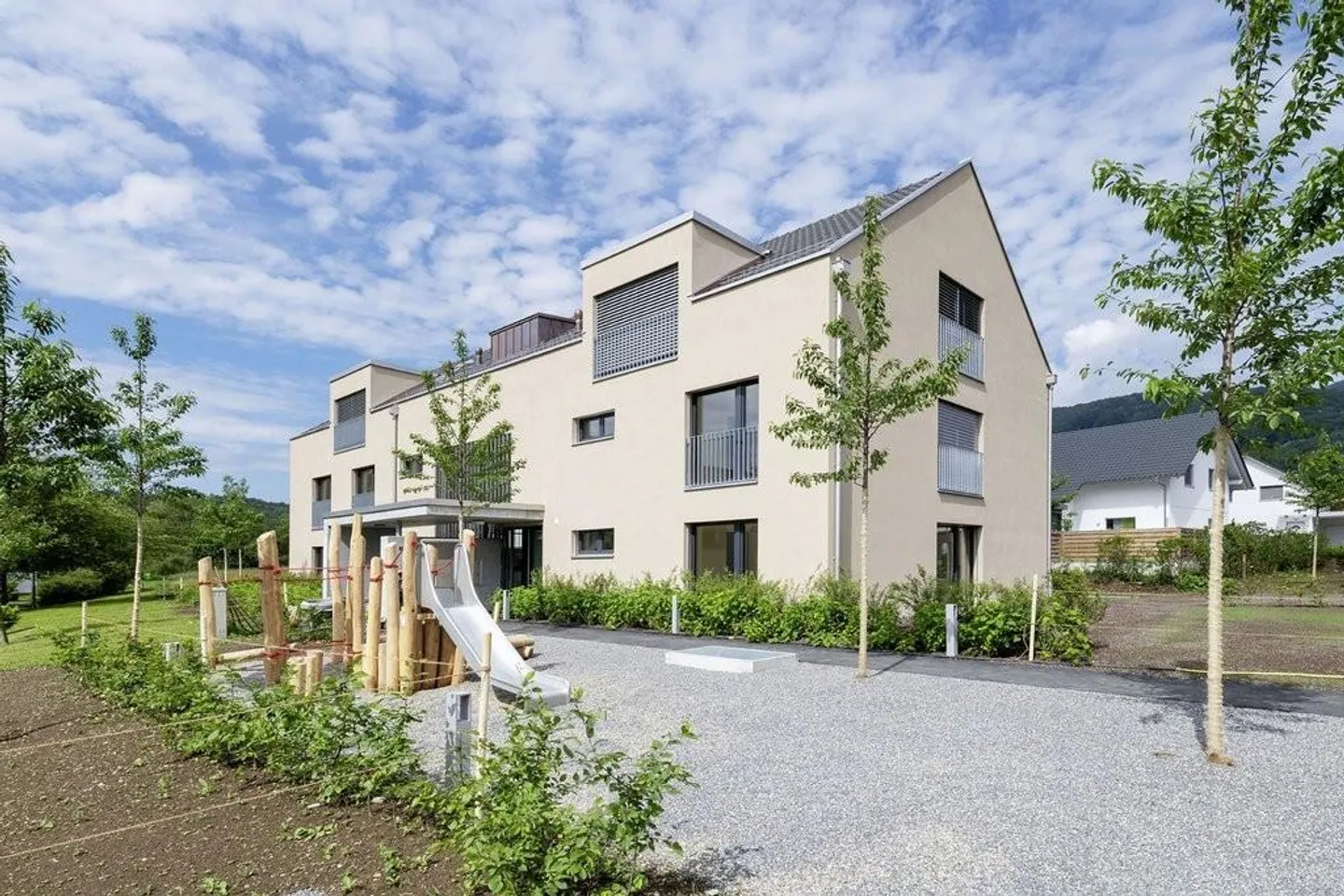 Appartamento luminoso e moderno di 3,5 stanze nel verde - Foto 1 di 5