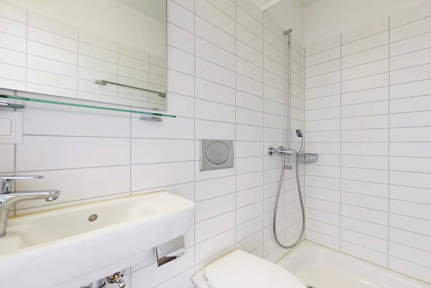 Beautiful penthouse apartment with a view of greenery - Photo 8 of 10