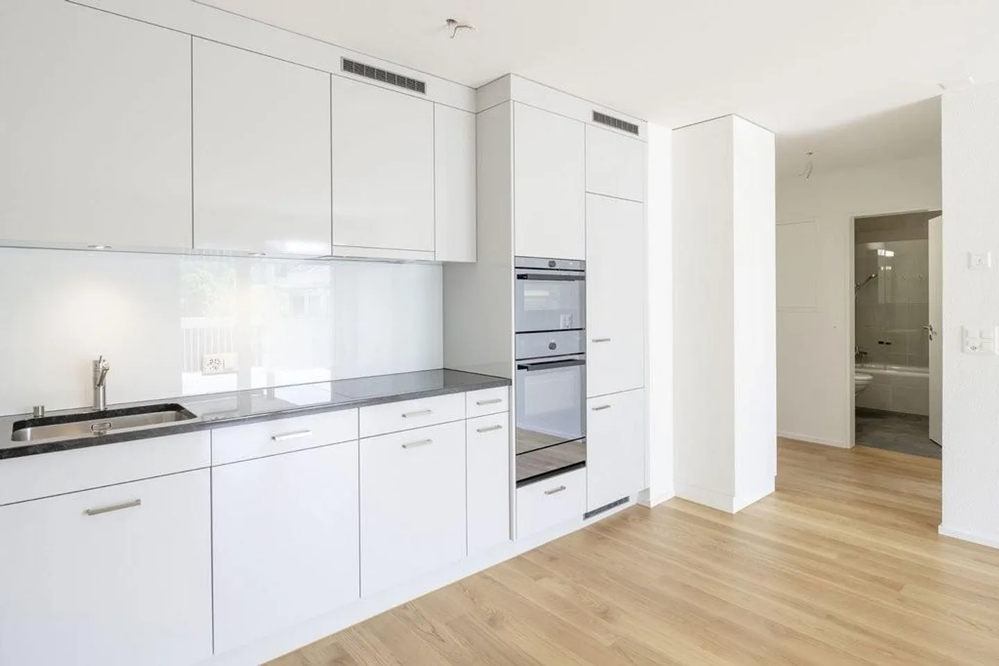 Appartamento luminoso e moderno di 3,5 stanze nel verde - Foto 4 di 5