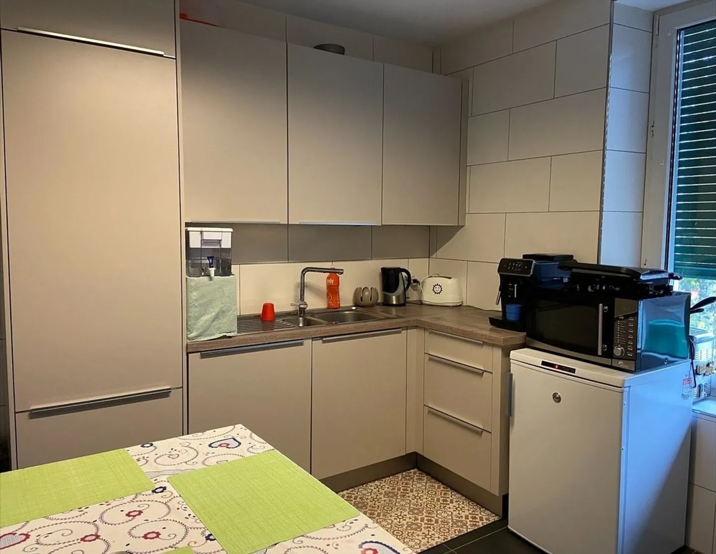 ELEGANTE UND HELLER WOHNUNG - Foto 1 von 6