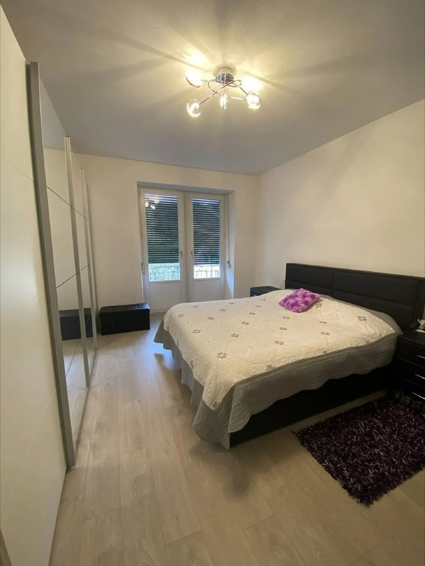 ELEGANTE UND HELLER WOHNUNG - Foto 2 von 6