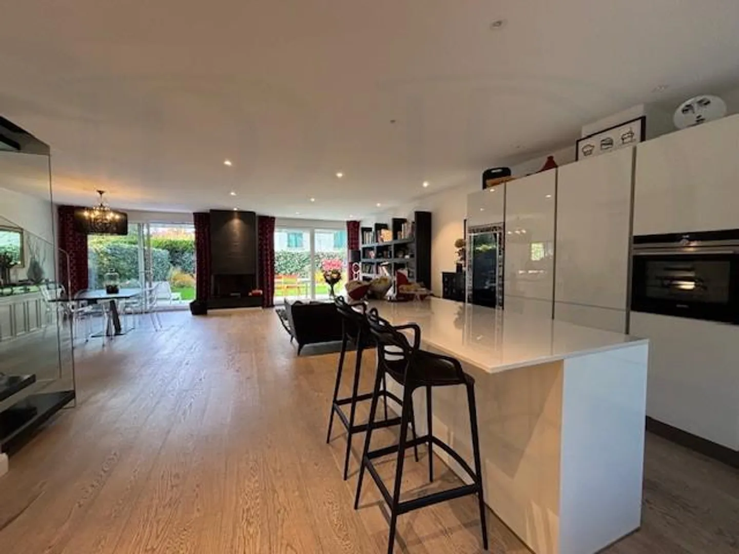 CONTEMPORARY VILLA WITH 7 ROOMS AND GARDEN - Photo 3 of 13