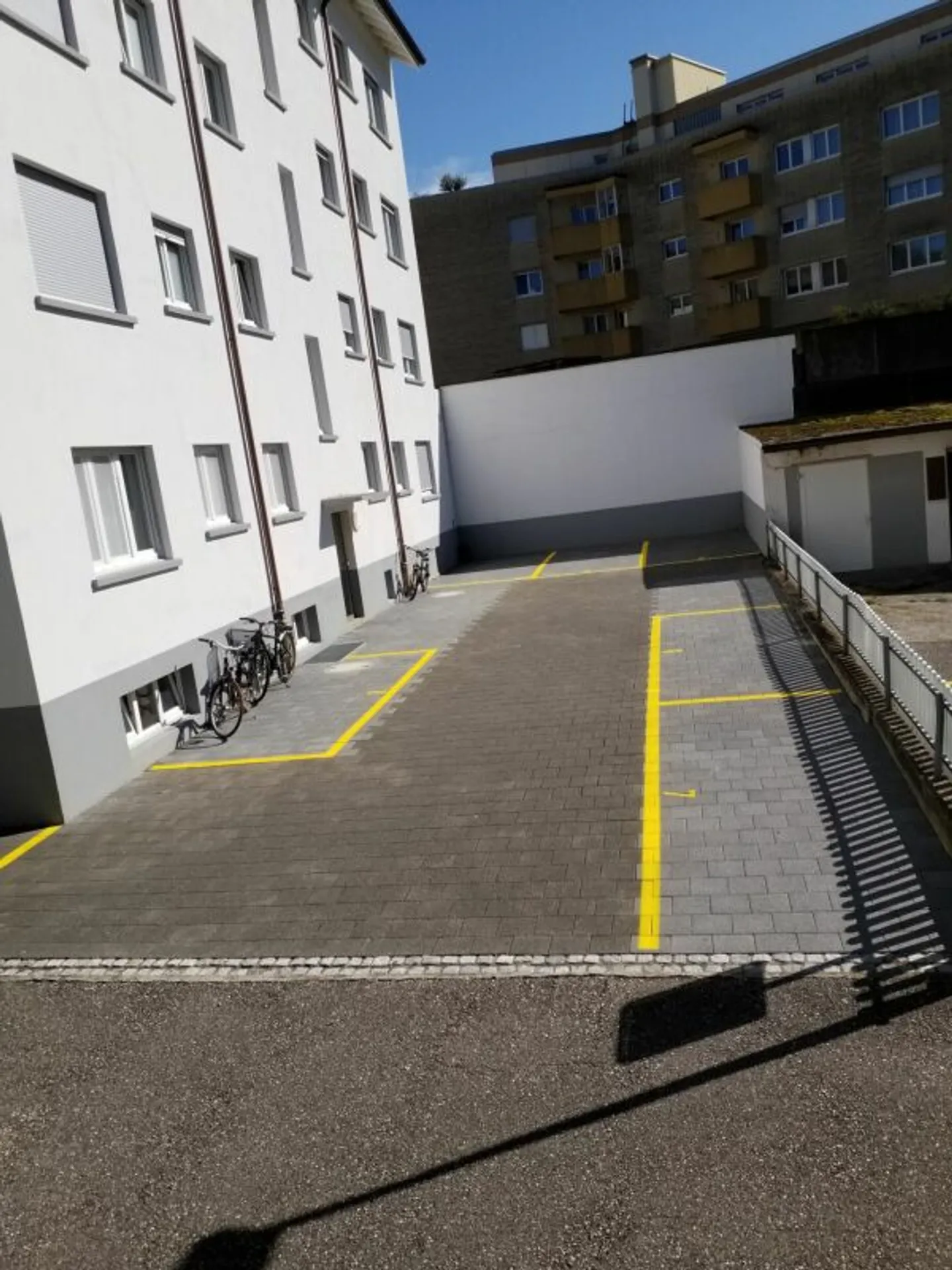 Derniers emplacements de stationnement disponibles immédiatement ! - Photo 1 sur 2