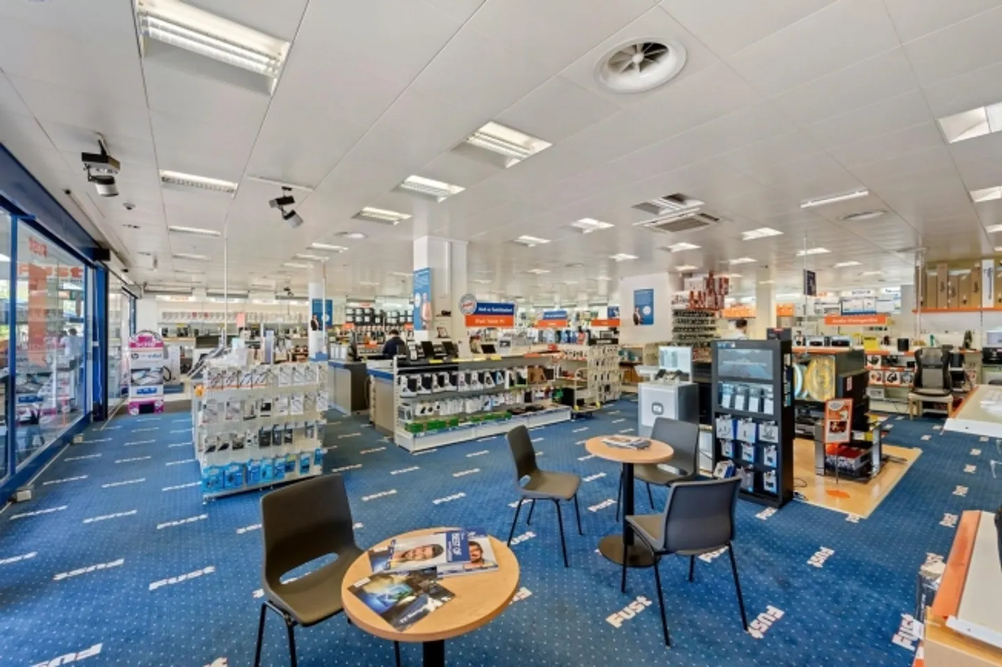 Espace de vente dans un emplacement privilégié avec un fort trafic - Photo 3 sur 7