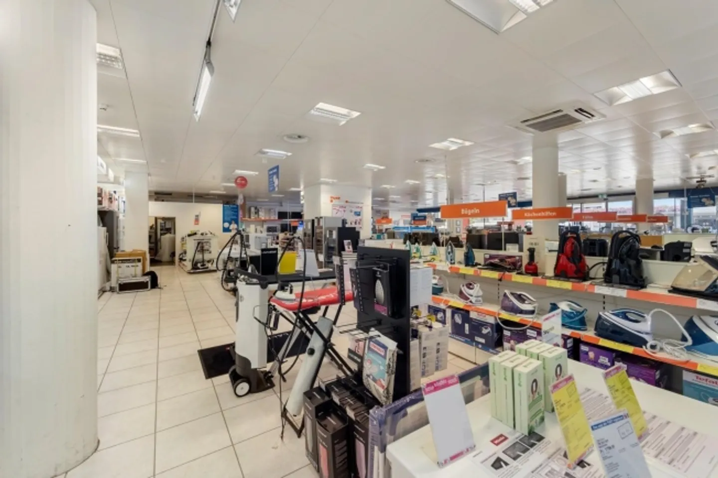 Espace de vente dans un emplacement privilégié avec un fort trafic - Photo 5 sur 7