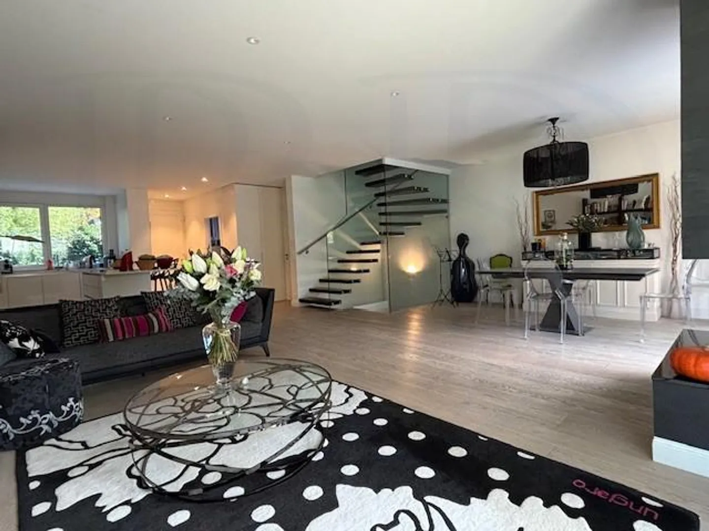 CONTEMPORARY VILLA WITH 7 ROOMS AND GARDEN - Photo 5 of 13