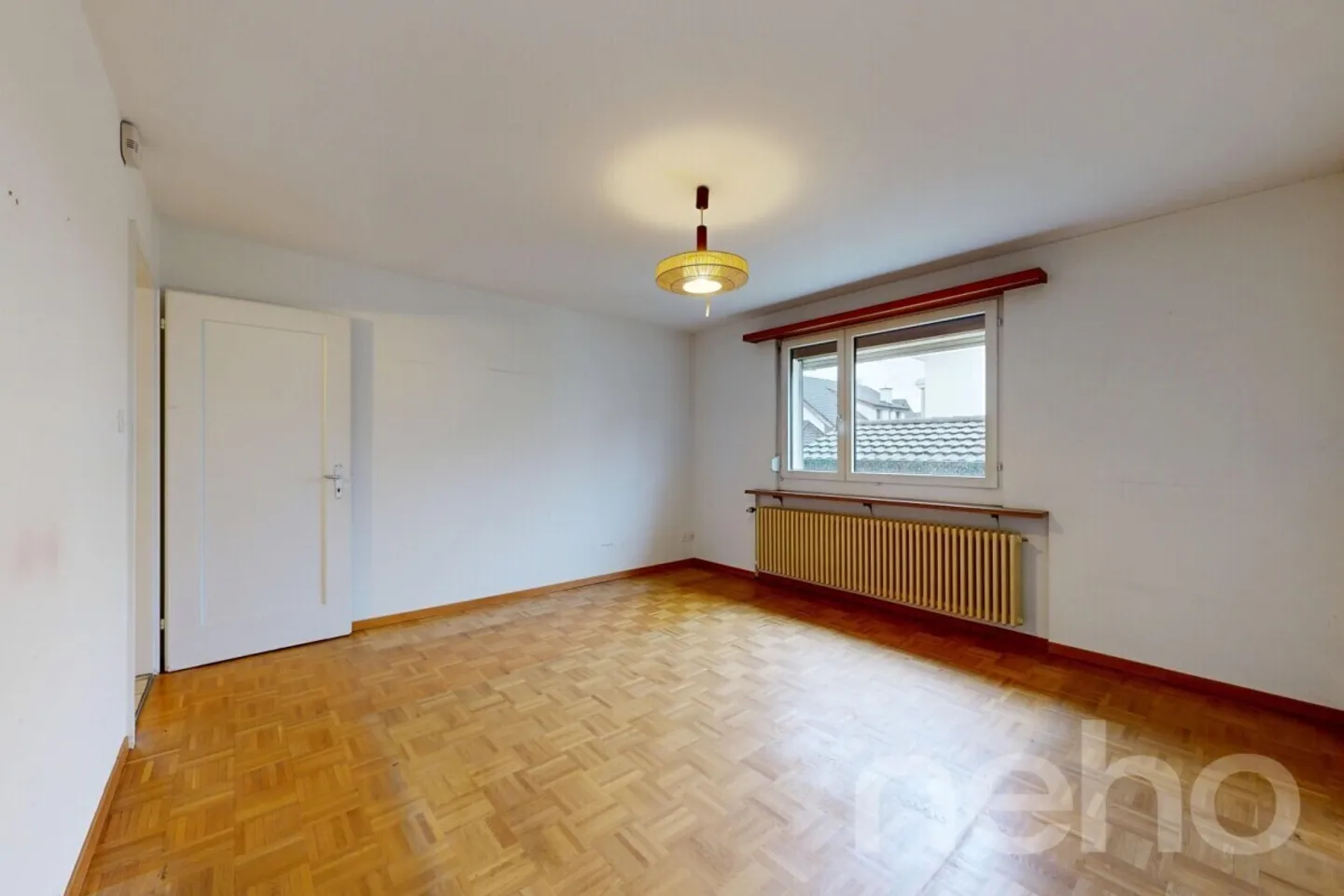 Detached single-family home with great potential in a quiet location - Photo 3 of 12