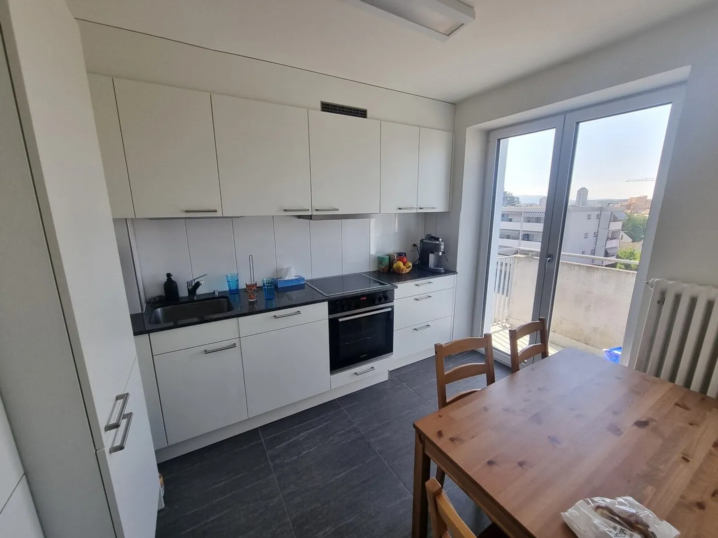 Totalement rénové - Style moderne - Photo 2 sur 9