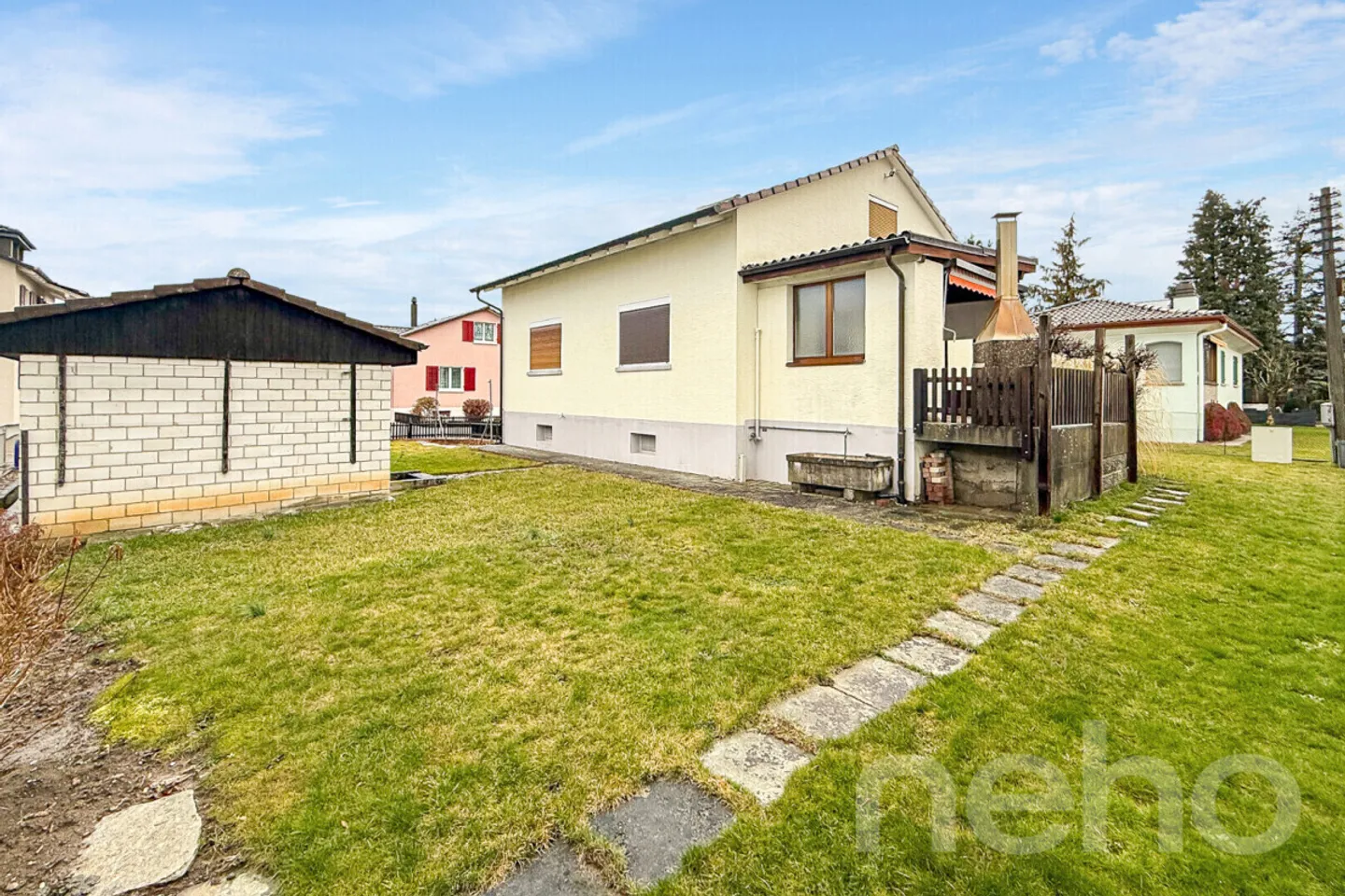 Detached single-family home with great potential in a quiet location - Photo 1 of 12
