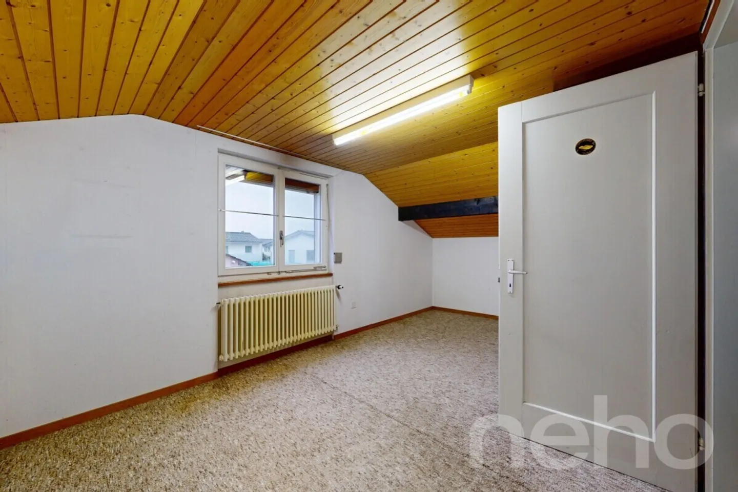 Detached single-family home with great potential in a quiet location - Photo 10 of 12