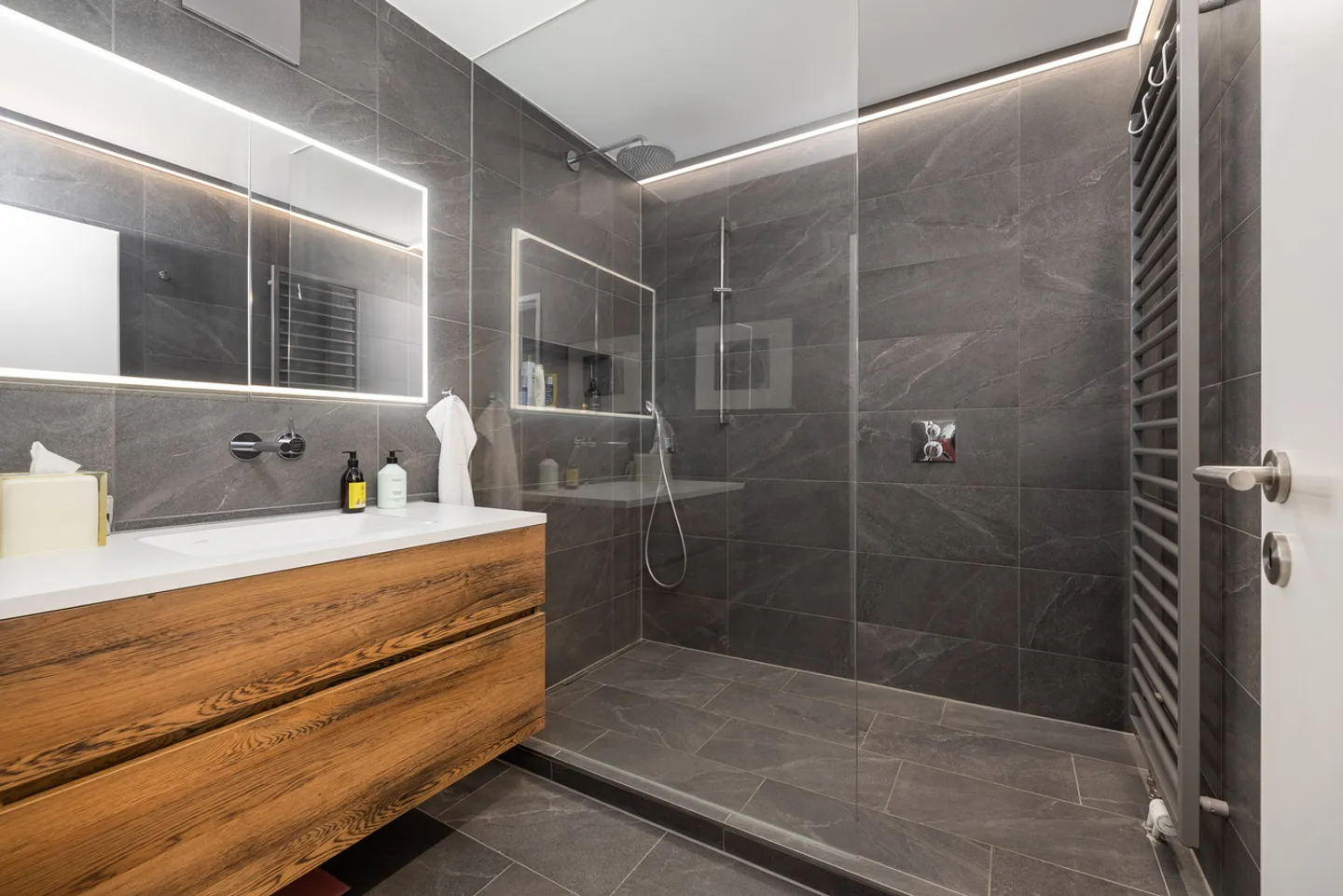 Perla abitativa con comfort Smart Home in una posizione da sogno - Foto 4 di 13