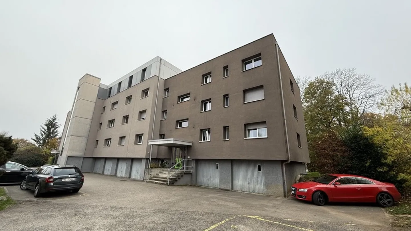 4 Zimmer von 90m2 in einem ruhigen Gebäude - Foto 1 von 2