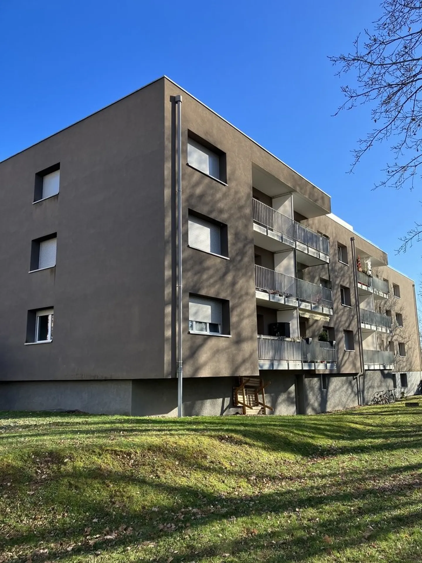 4 Zimmer von 90m2 in einem ruhigen Gebäude - Foto 2 von 2