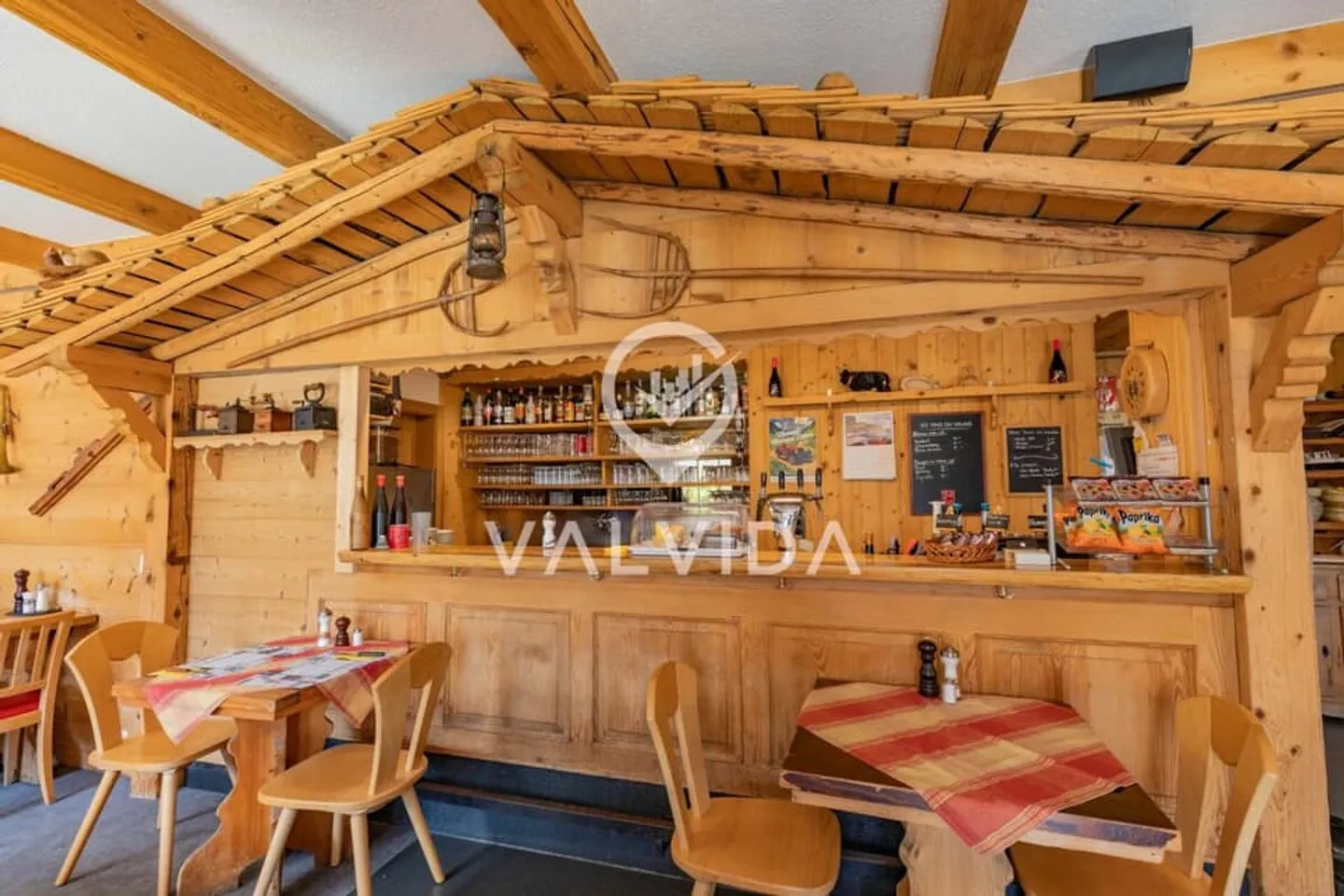 Ristorante completamente attrezzato in posizione privilegiata a Morgins, direttamente vicino alla funivia - Foto 5 di 13