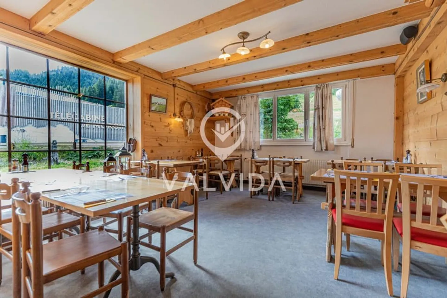 Ristorante completamente attrezzato in posizione privilegiata a Morgins, direttamente vicino alla funivia - Foto 7 di 13
