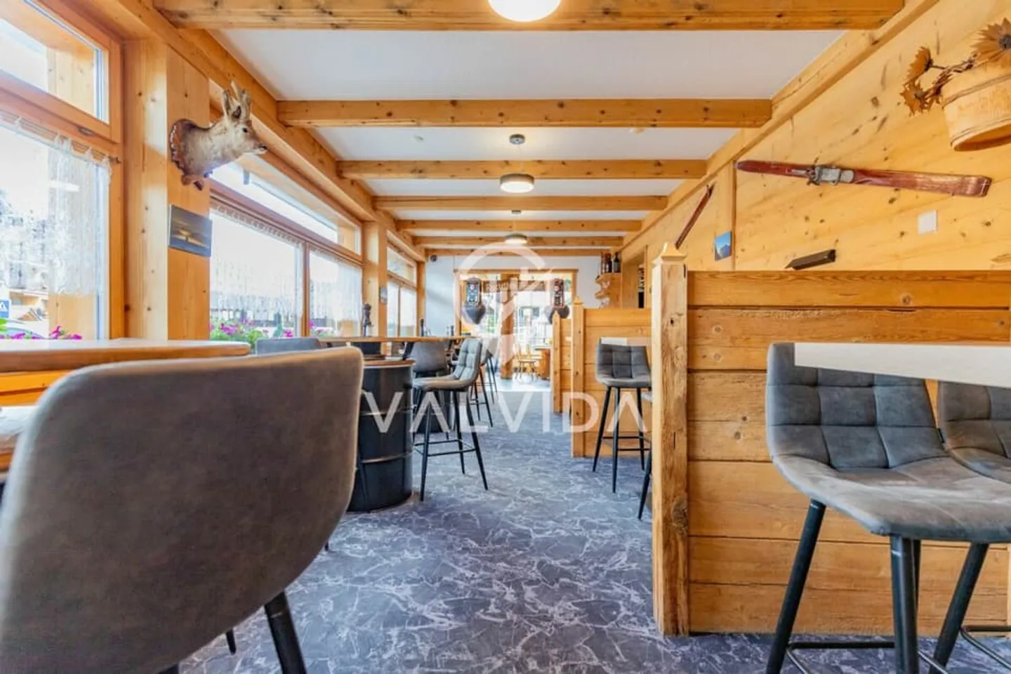 Ristorante completamente attrezzato in posizione privilegiata a Morgins, direttamente vicino alla funivia - Foto 8 di 13