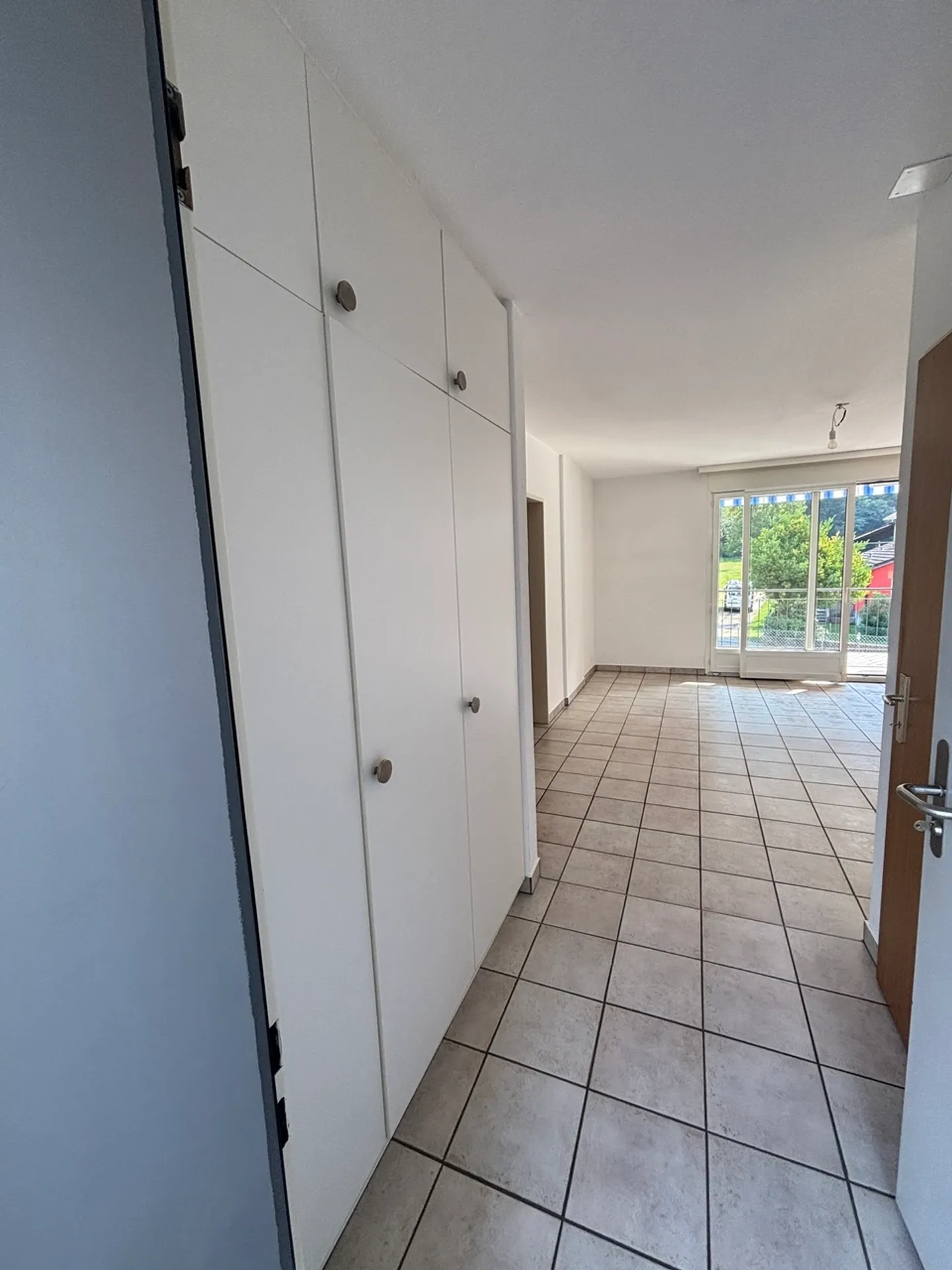 Charming 2.5-Room Apartment - Photo 3 of 11
