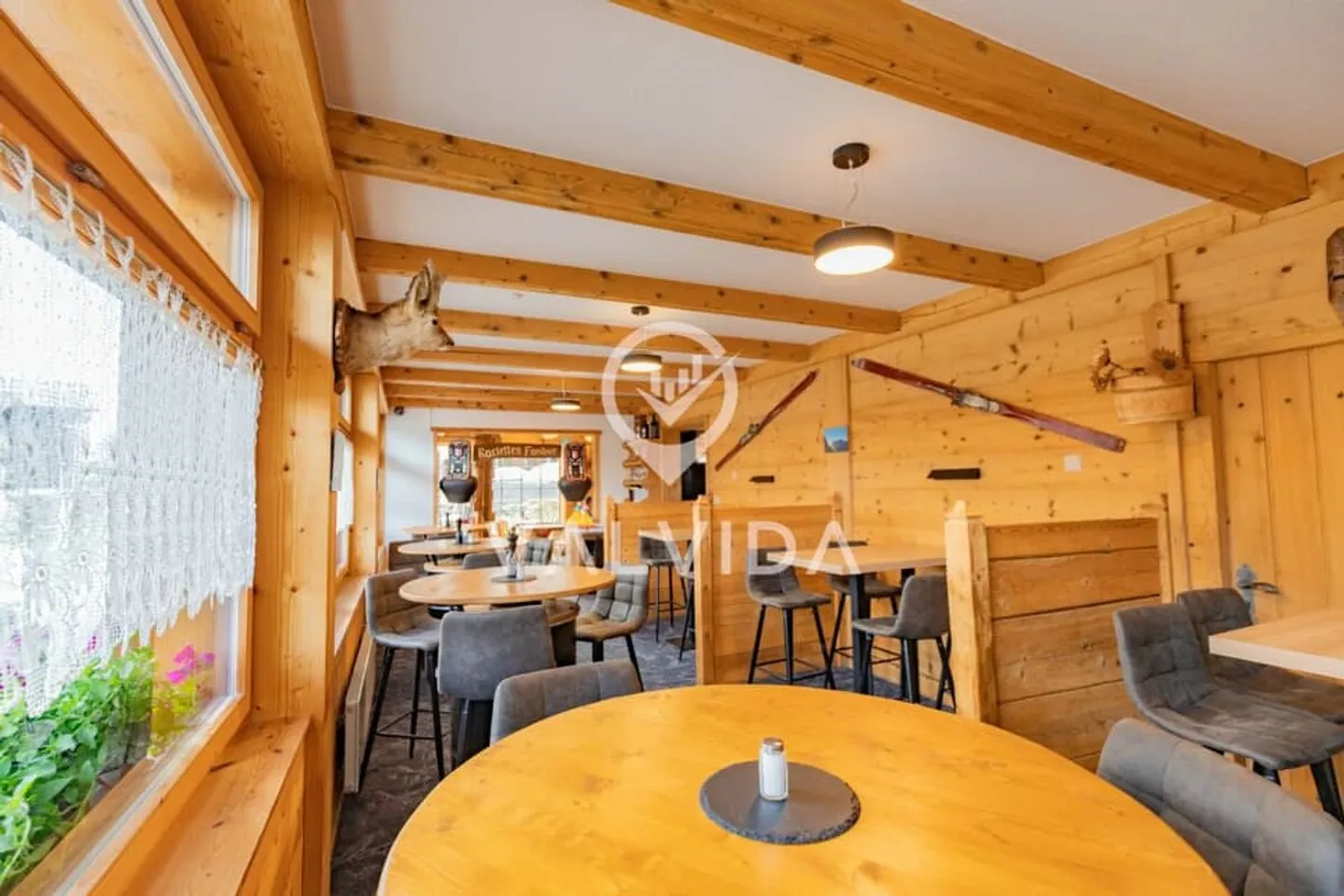 Ristorante completamente attrezzato in posizione privilegiata a Morgins, direttamente vicino alla funivia - Foto 12 di 13