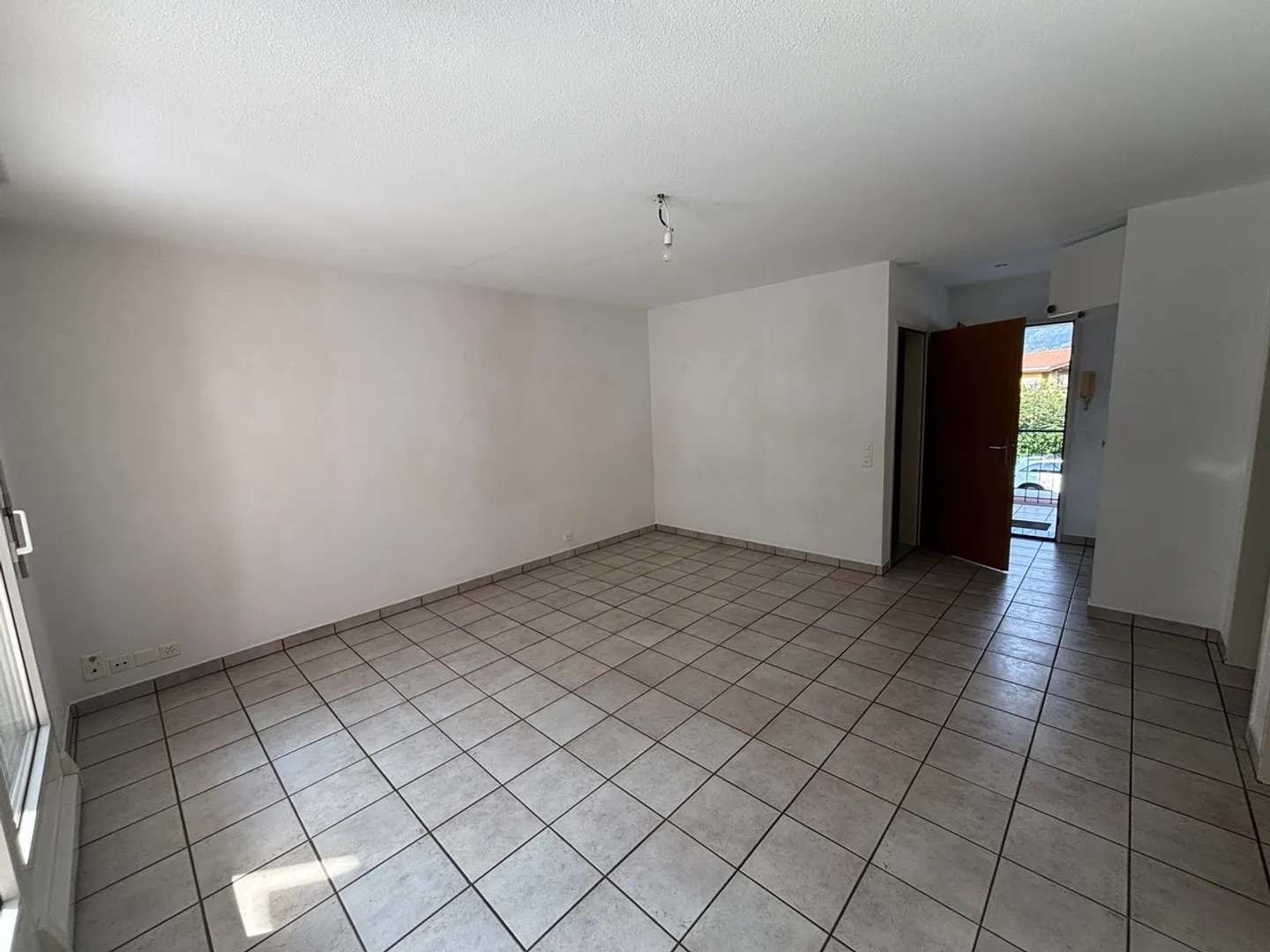 Charming 2.5-Room Apartment - Photo 5 of 11
