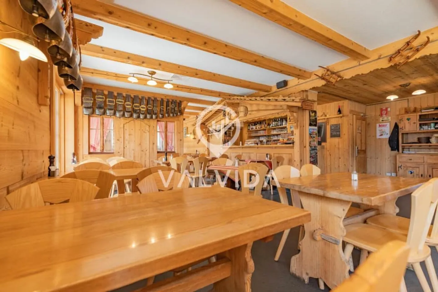 Ristorante completamente attrezzato in posizione privilegiata a Morgins, direttamente vicino alla funivia - Foto 4 di 13