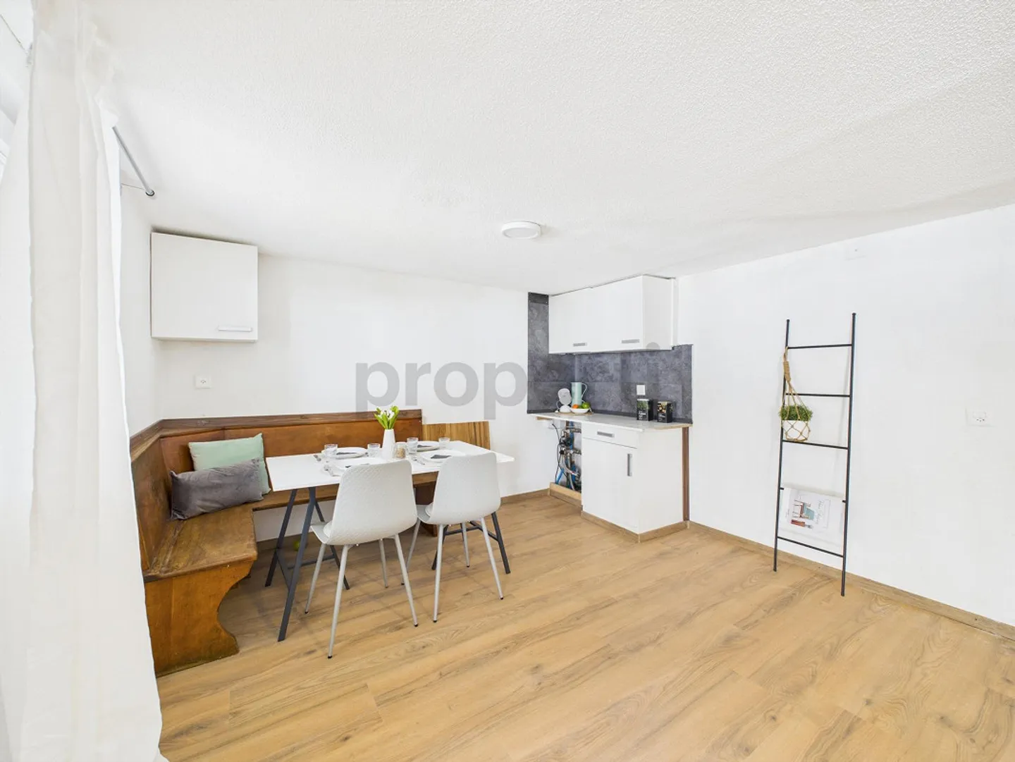 Charmante 4.5-Zimmer-Wohnung in historischem Gebäude in Steg VS - Foto 6 von 15