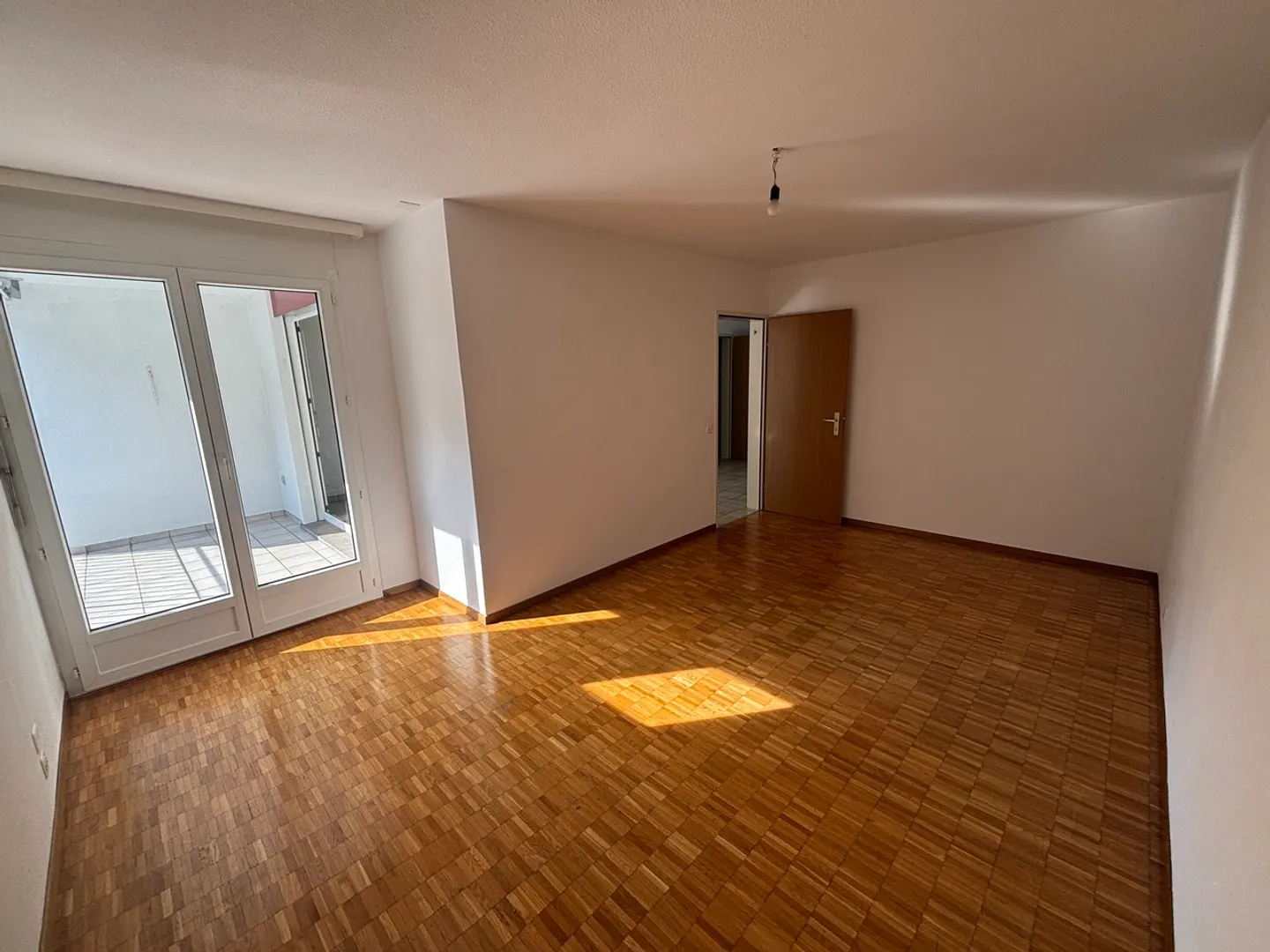 Charming 2.5-Room Apartment - Photo 8 of 11