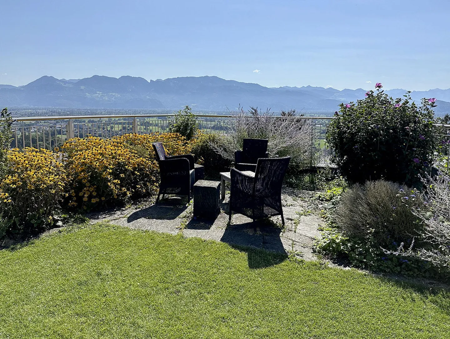 Villa avec vue dégagée et potentiel d'utilisation polyvalent - Photo 4 sur 8