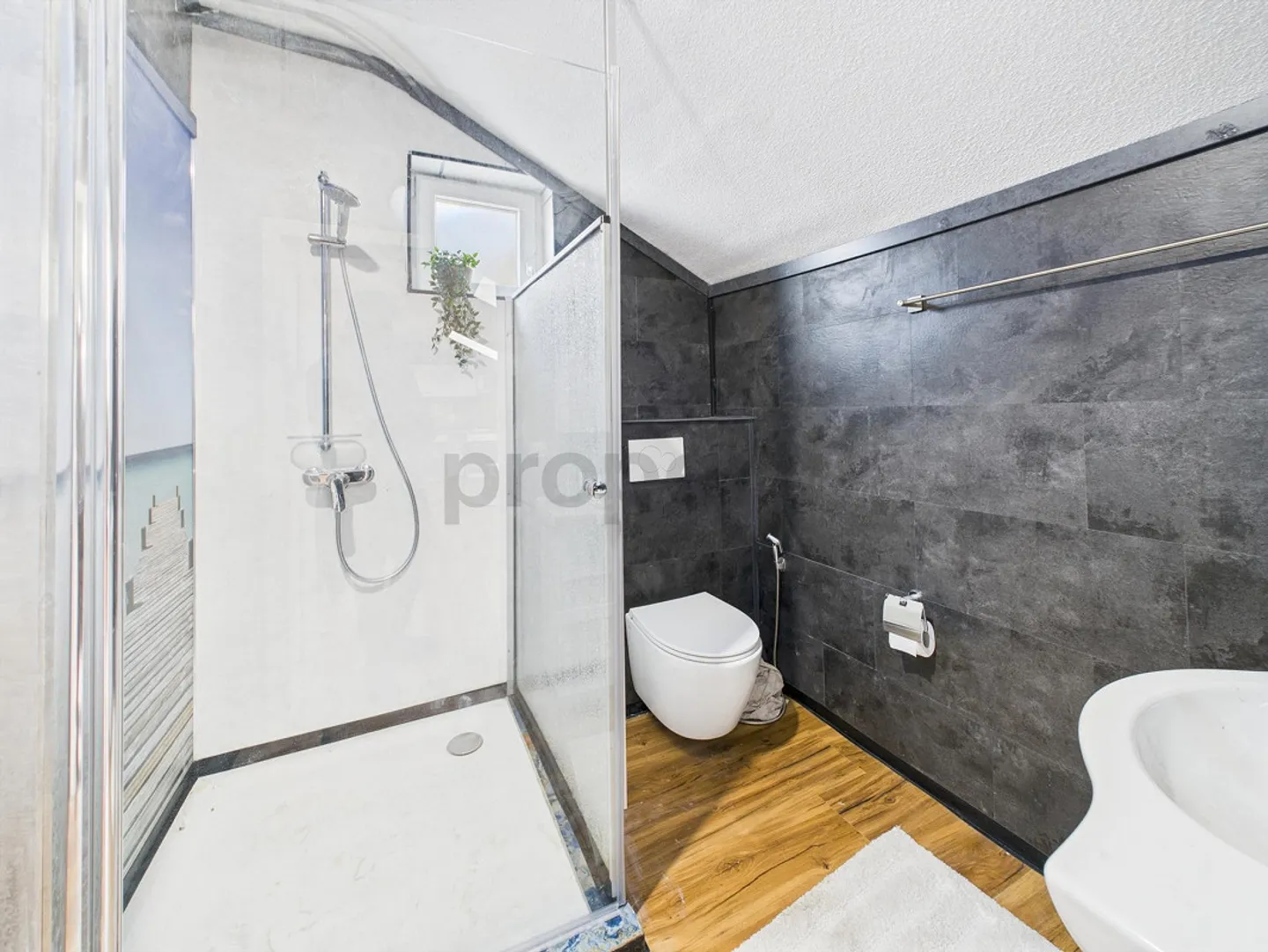 Charmante 4.5-Zimmer-Wohnung in historischem Gebäude in Steg VS - Foto 10 von 15