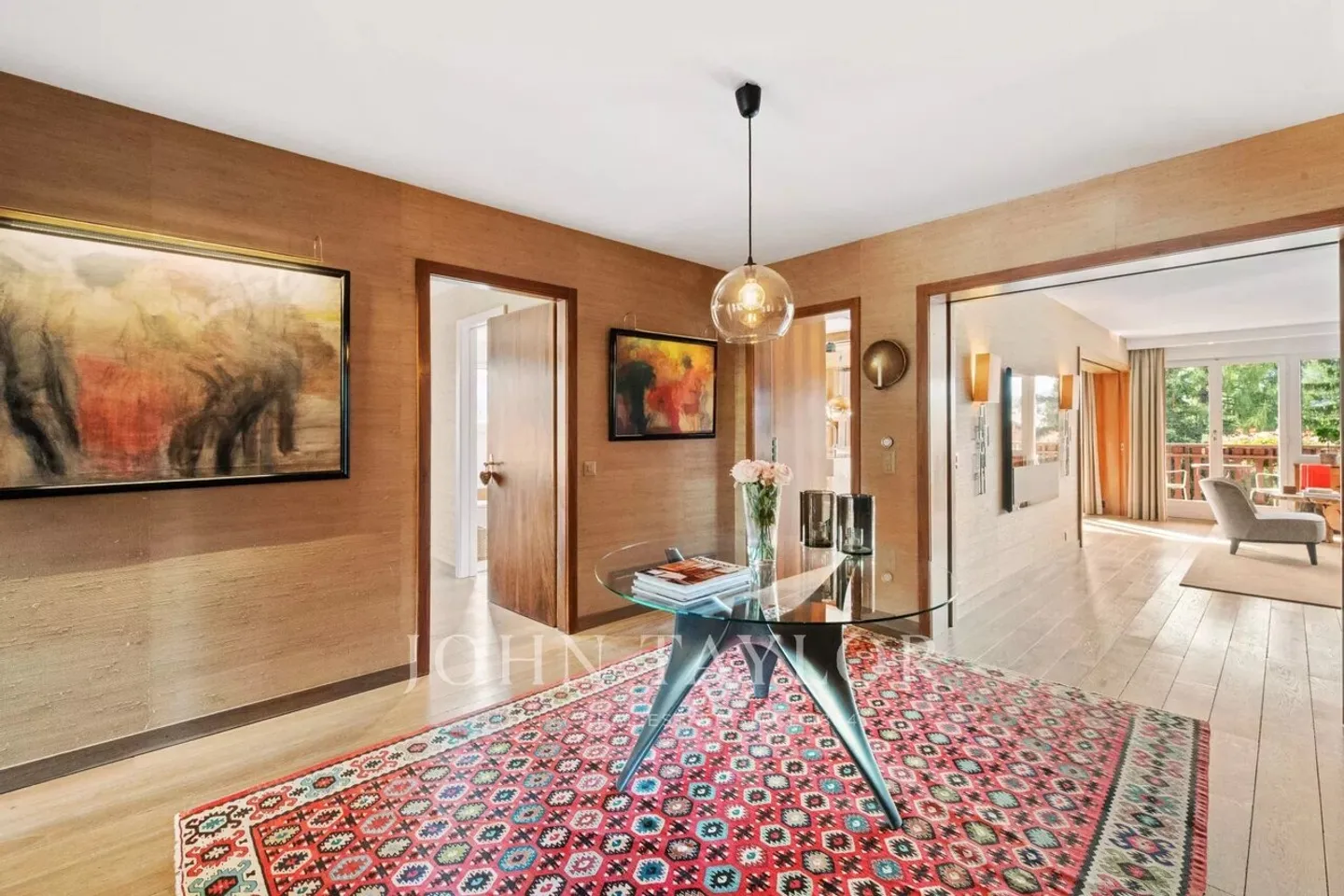 CRANS-MONTANA Near center - Bright 4.5 room apartment + 1 maid's room, magnificent view, balcony, garage. - Photo 5 of 12