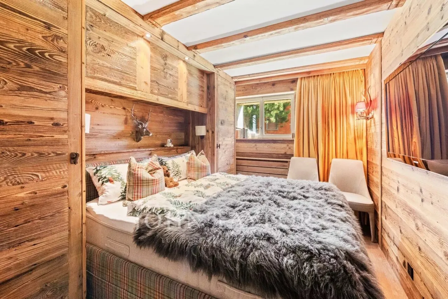 CRANS-MONTANA Near center - Bright 4.5 room apartment + 1 maid's room, magnificent view, balcony, garage. - Photo 10 of 12